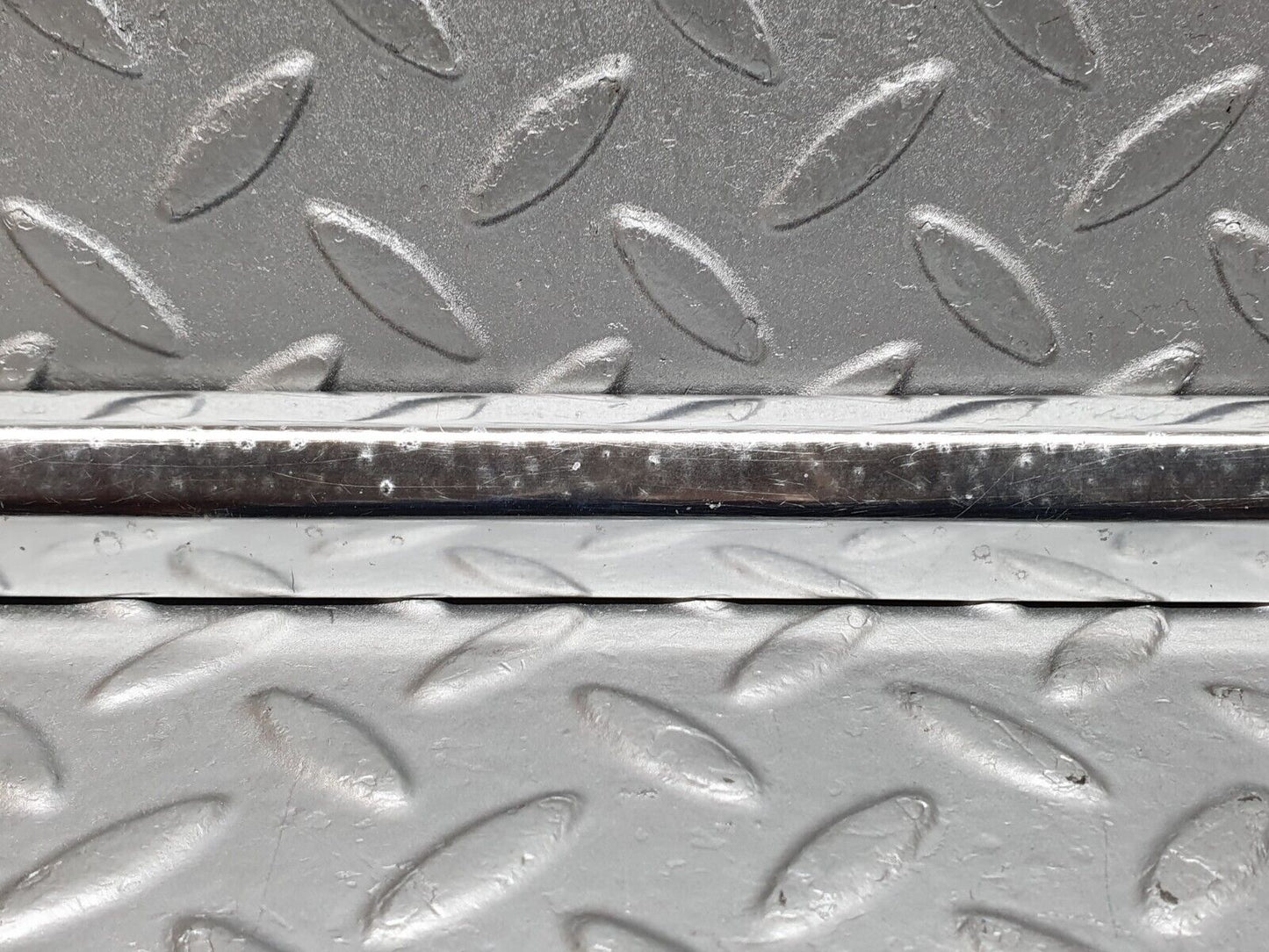 41190 Mercedes-Benz W126 300SE Front Left Door Chrome Moulding Trim