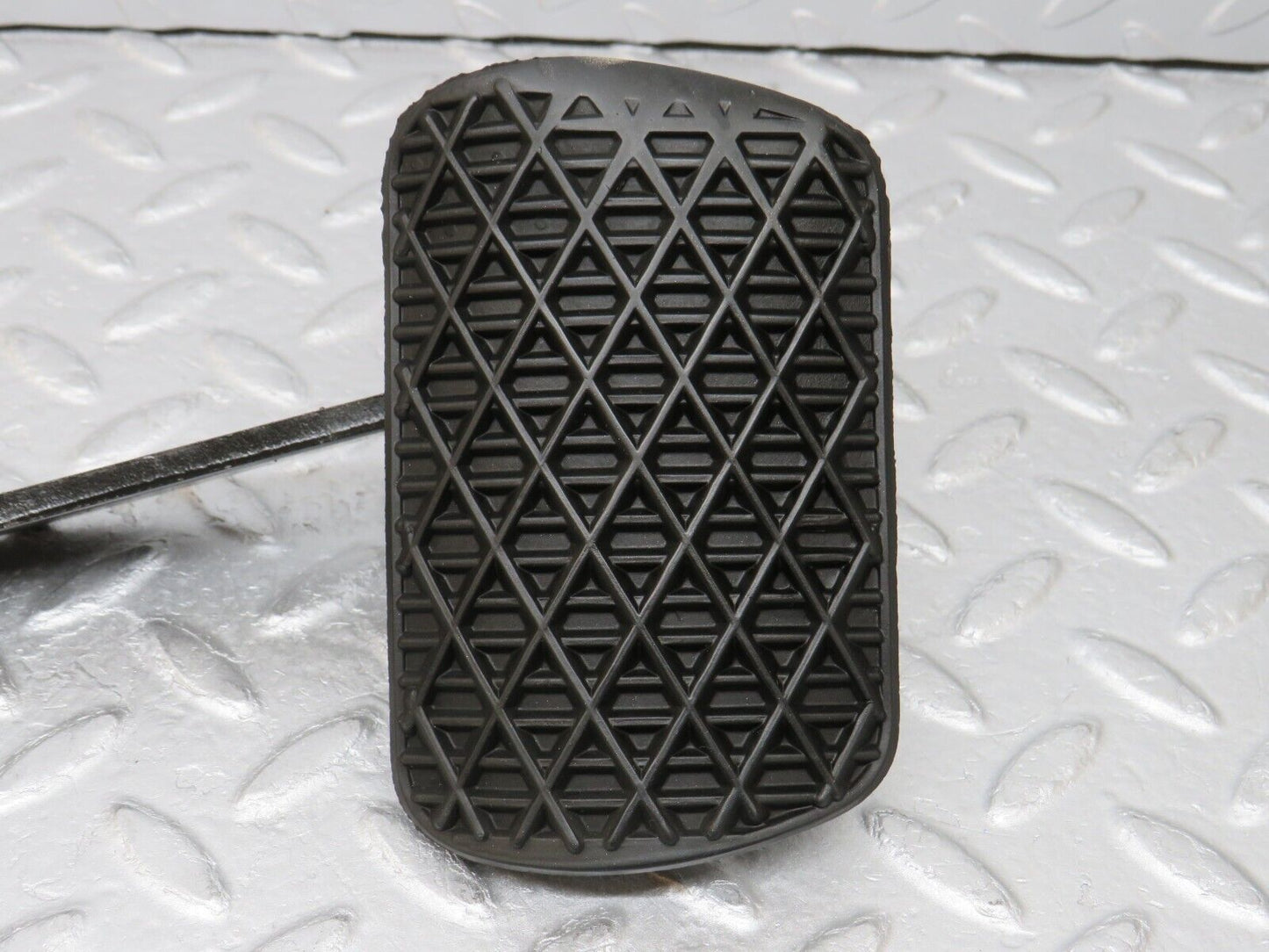 36536 Mercedes-Benz W201 190E 2.0L Brake Pedal With Rubber 1232910082