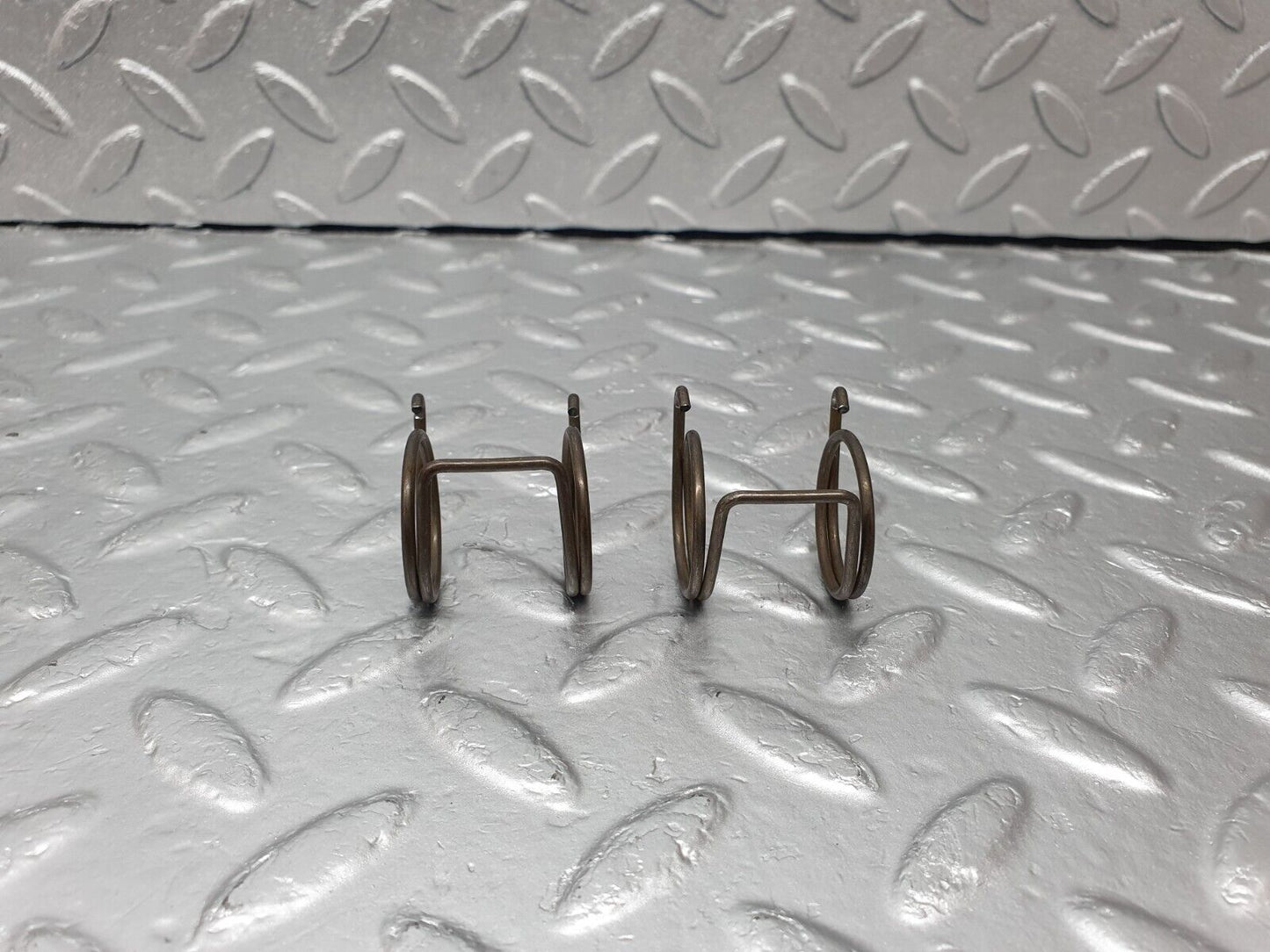 43363 Mercedes-Benz W108 280SE Valve Rocker Arm Retaining Spring