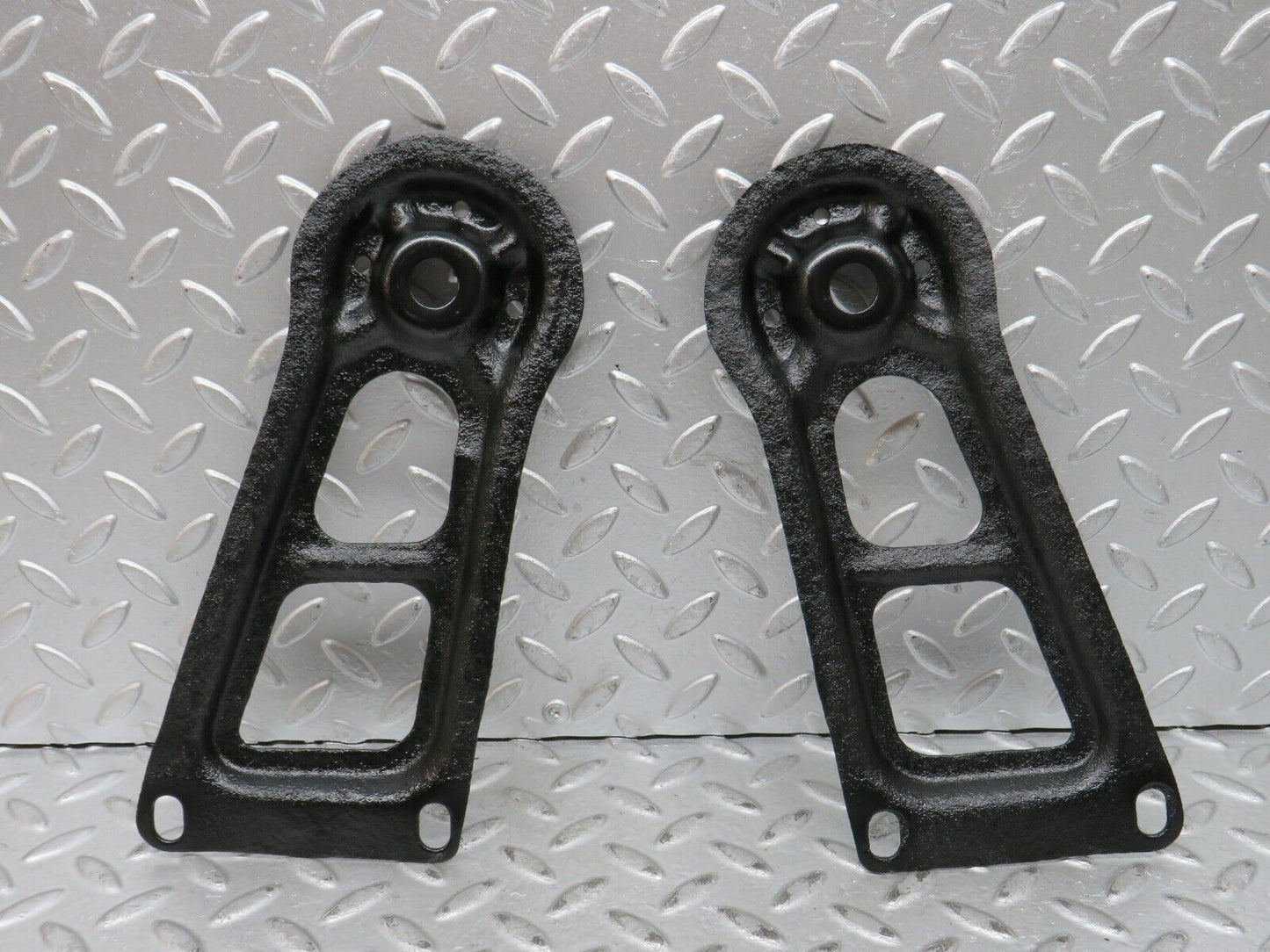 28515 Mercedes-Benz S123 Wagon Rear Suspension Axle Mounting Bracket