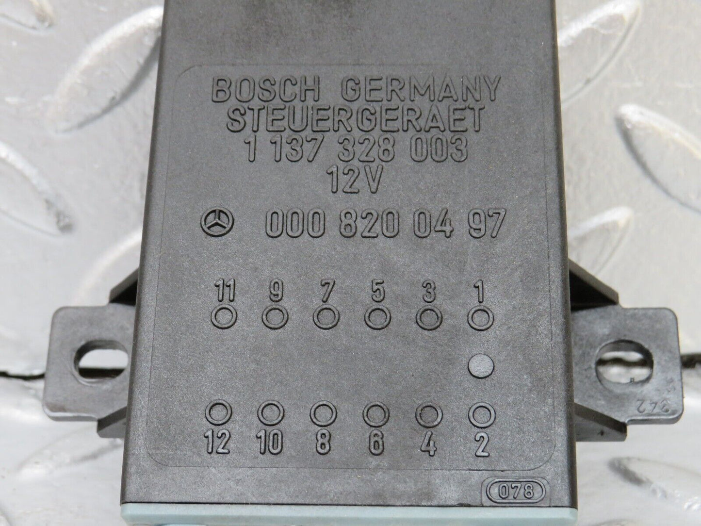 34401 Mercedes-Benz C126 380SEC Coupe Seat Belt Presenter Relay 1137328003