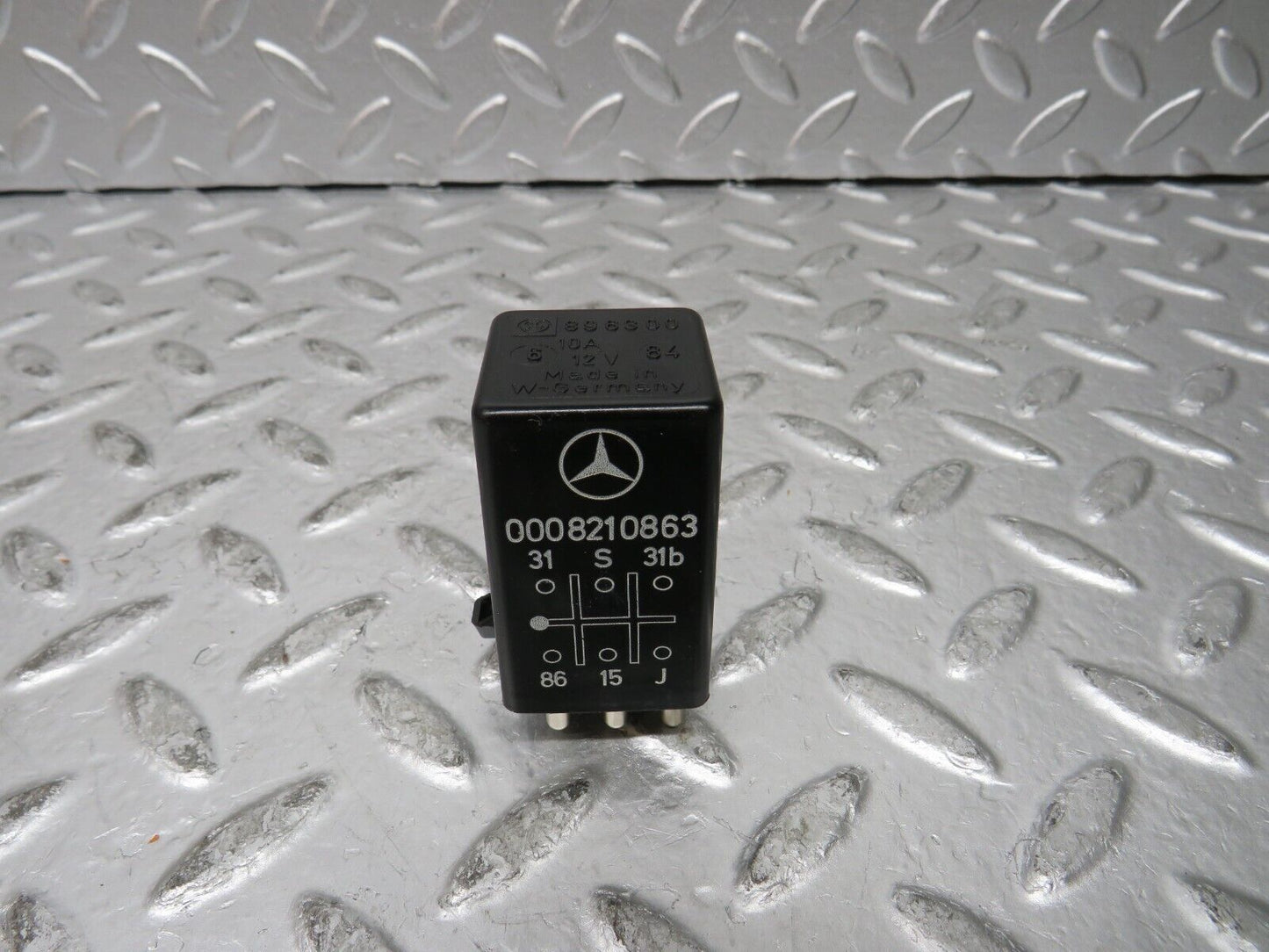 27194 Mercedes-Benz W123 280E Intermittent Wiper Relay 0008210863