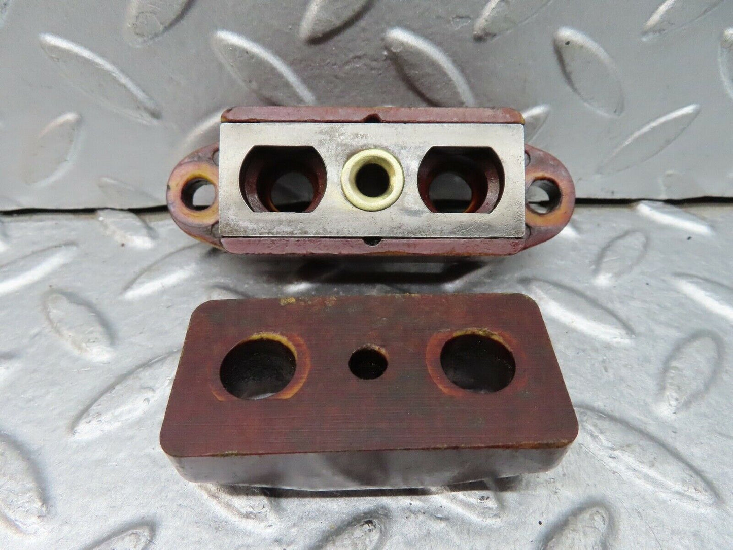 18264 Mercedes-Benz W111 220SE Coupe Fuel Injector Bracket