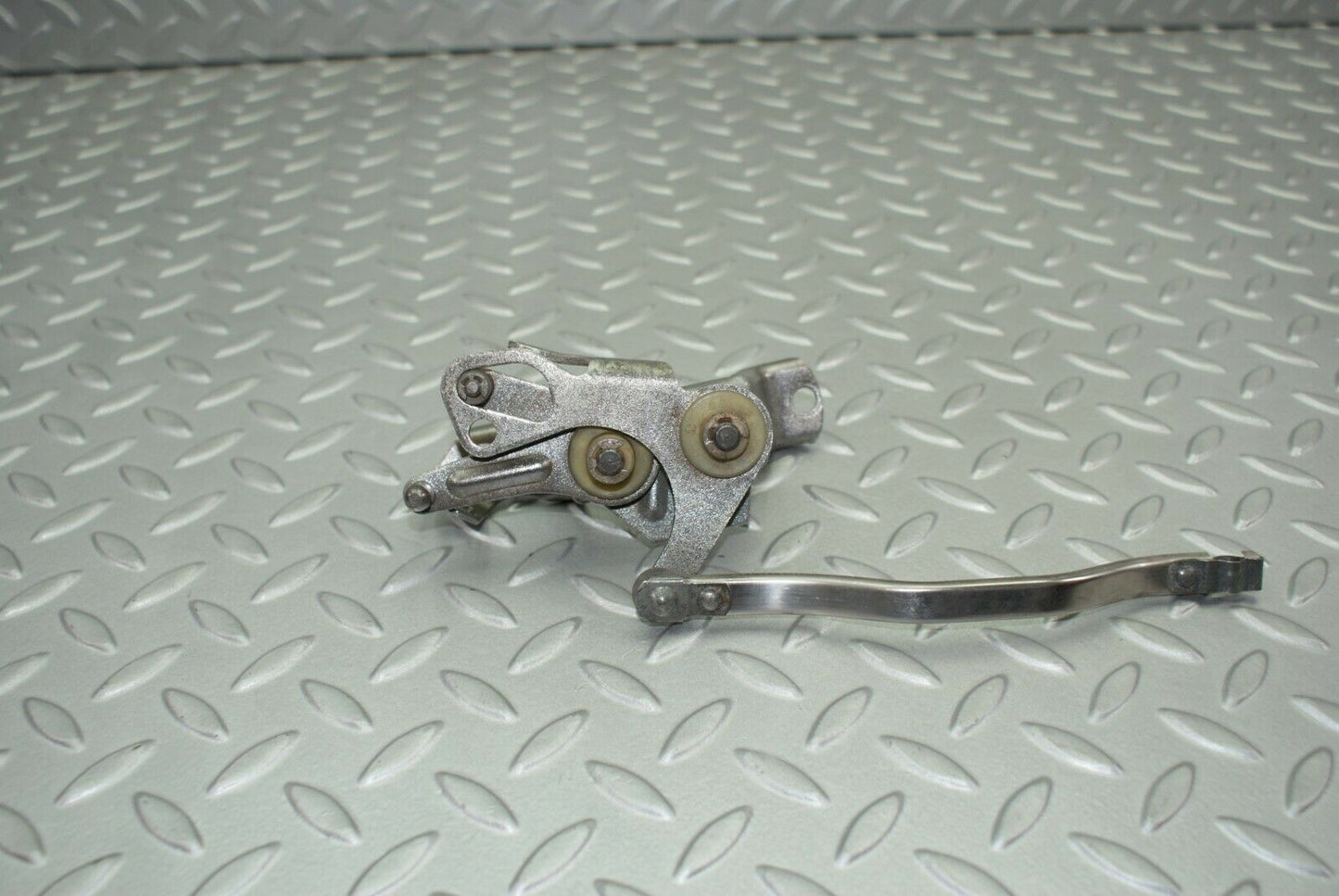 2670 Mercedes-Benz W116 350SE Throttle Linkage