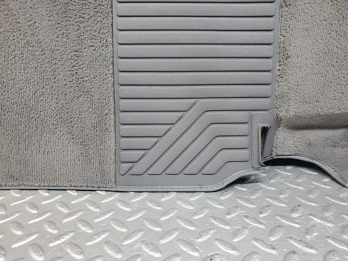 44739 Mercedes-Benz W124 220E Front Right Floor Carpet Grey 1246803840