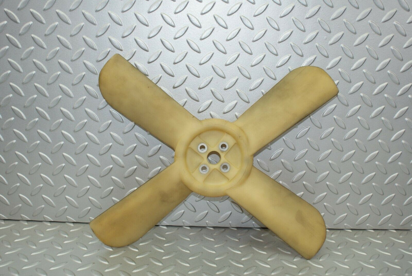 3118 Mercedes-Benz W115 220D Engine Cooling Fan 1082050906