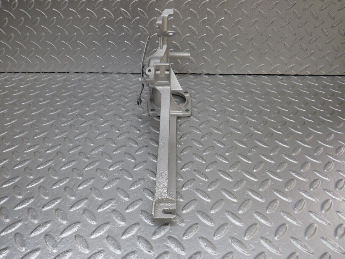 34605 Mercedes-Benz C126 380SEC Coupe Brake Pedal Bracket 1262901819