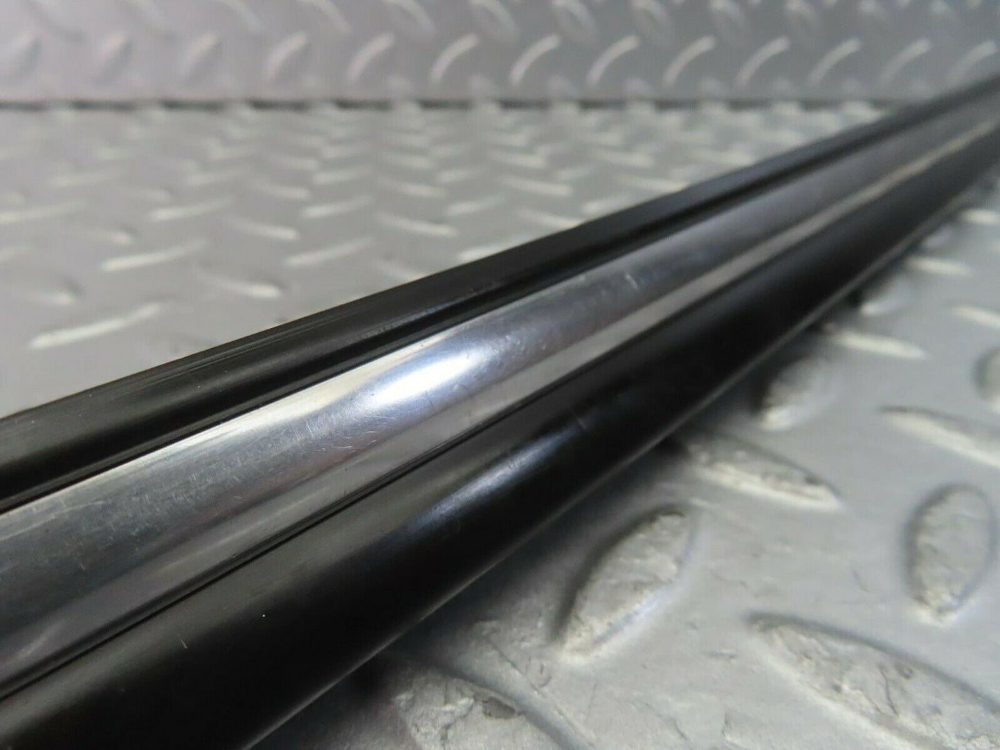 10287 Mercedes-Benz W116 Front Right Door Centre Moulding Trim