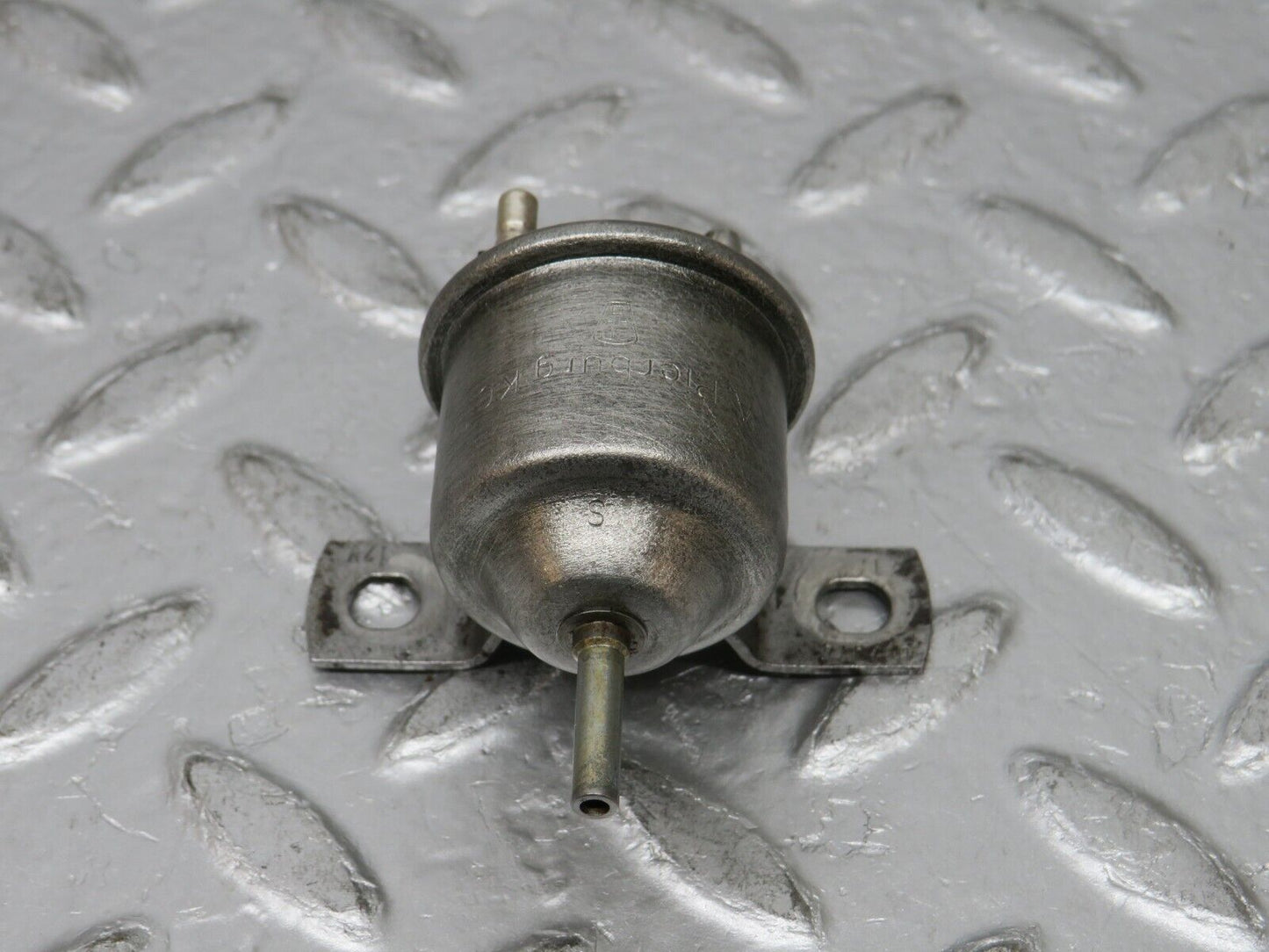 0780 Mercedes-Benz C107 350SLC Coupe Vacuum Check Valve