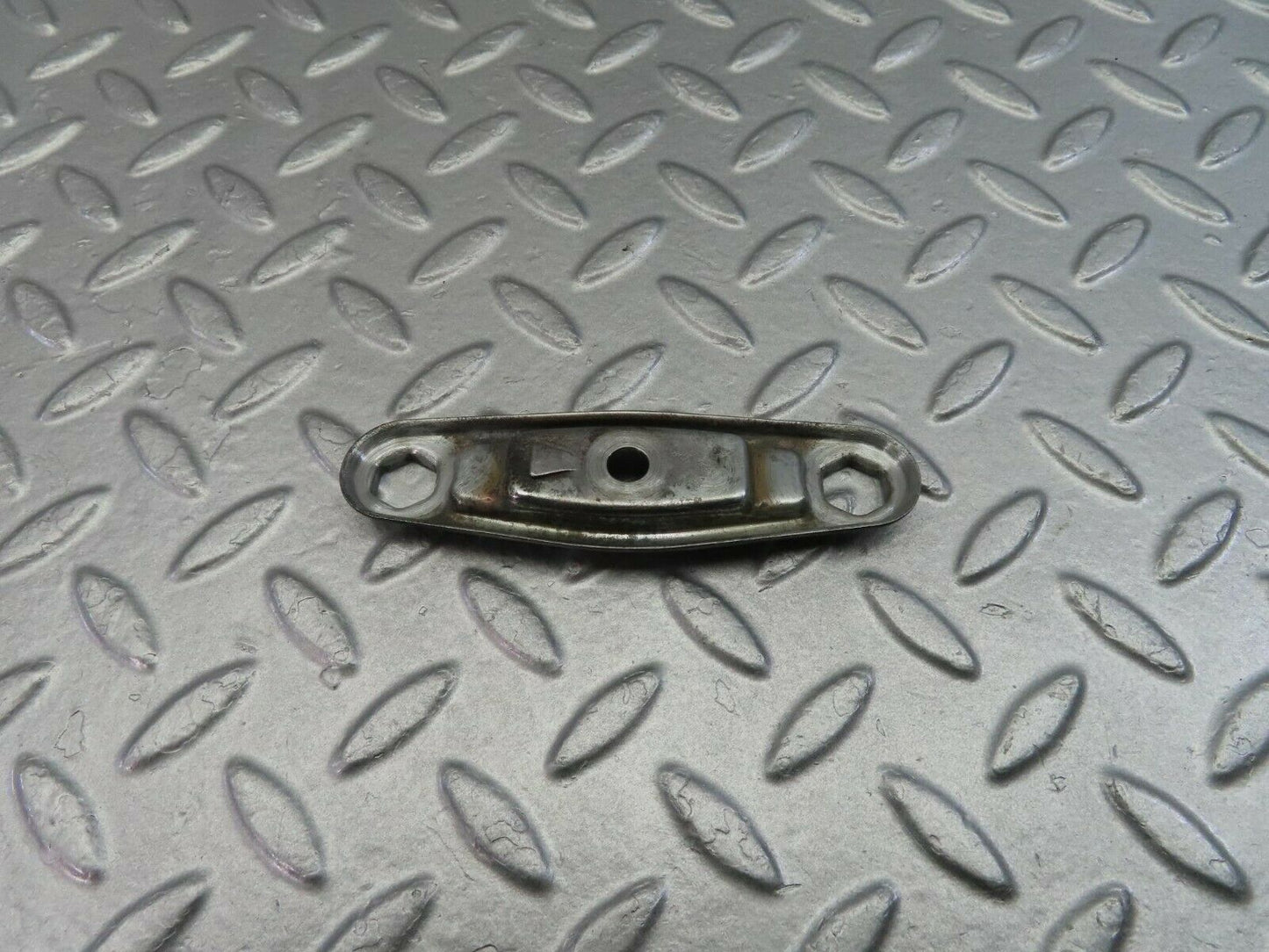 9808 Mercedes-Benz C123 280CE Coupe Fuel Injector Nozzle Clamp Bracket