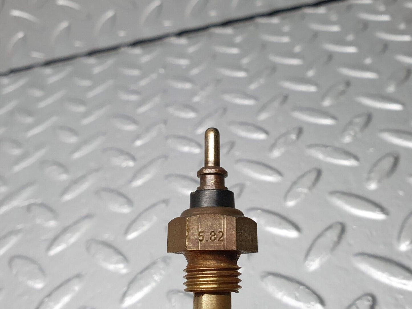 40860 Mercedes-Benz W123 300D Coolant Temperature Sensor Beru 0055422617