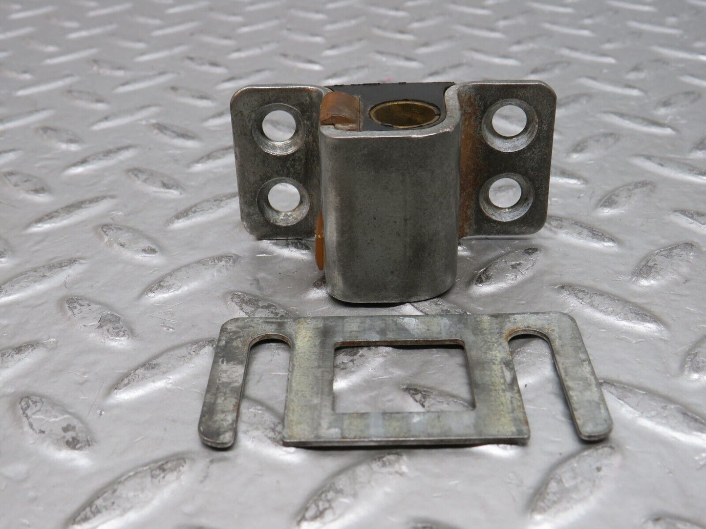 27945 Mercedes-Benz W123 280E Door Lock Latch Right Side