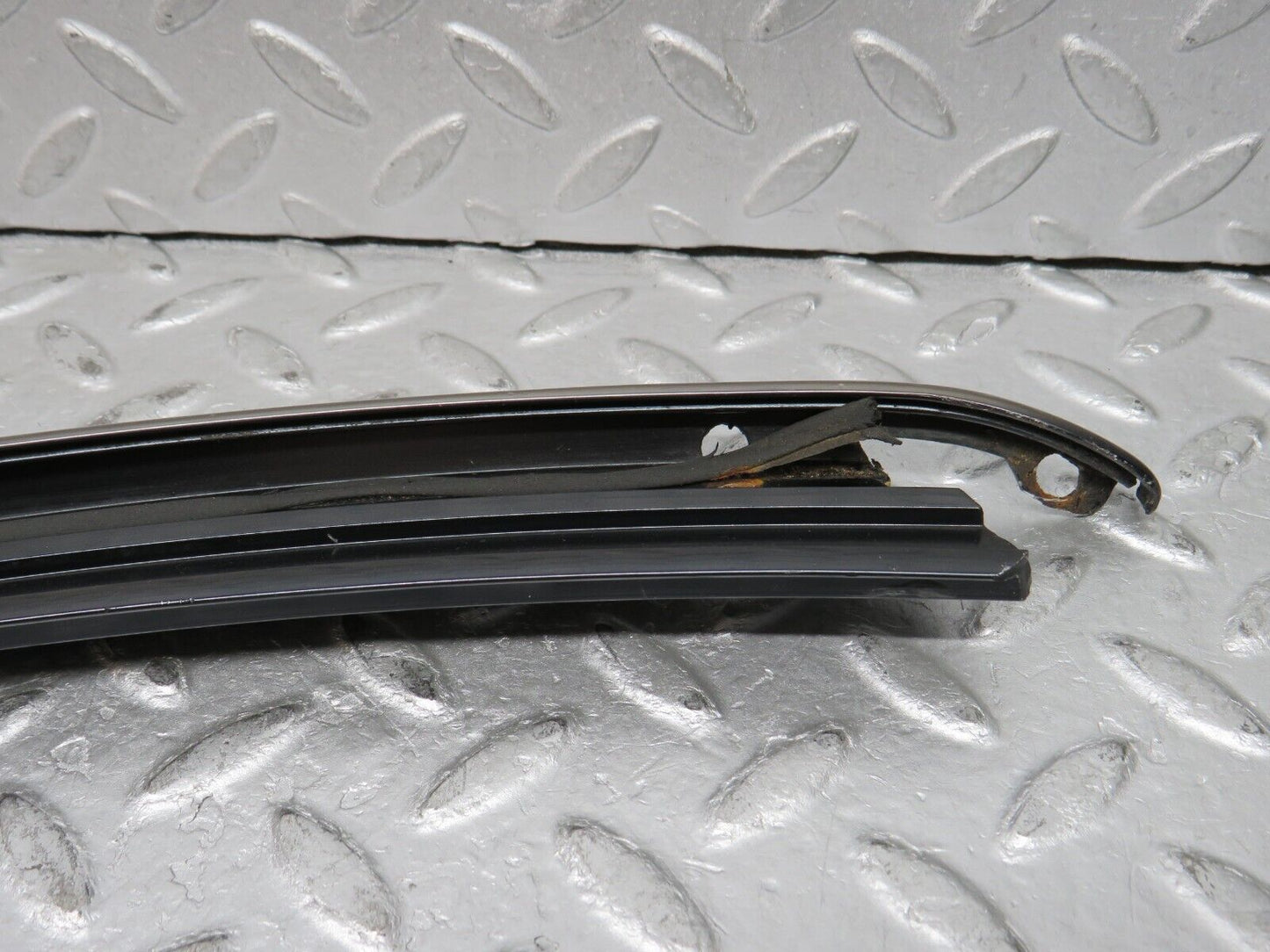 37889 Mercedes-Benz A124 320E Cabriolet Windscreen Top Moulding Trim
