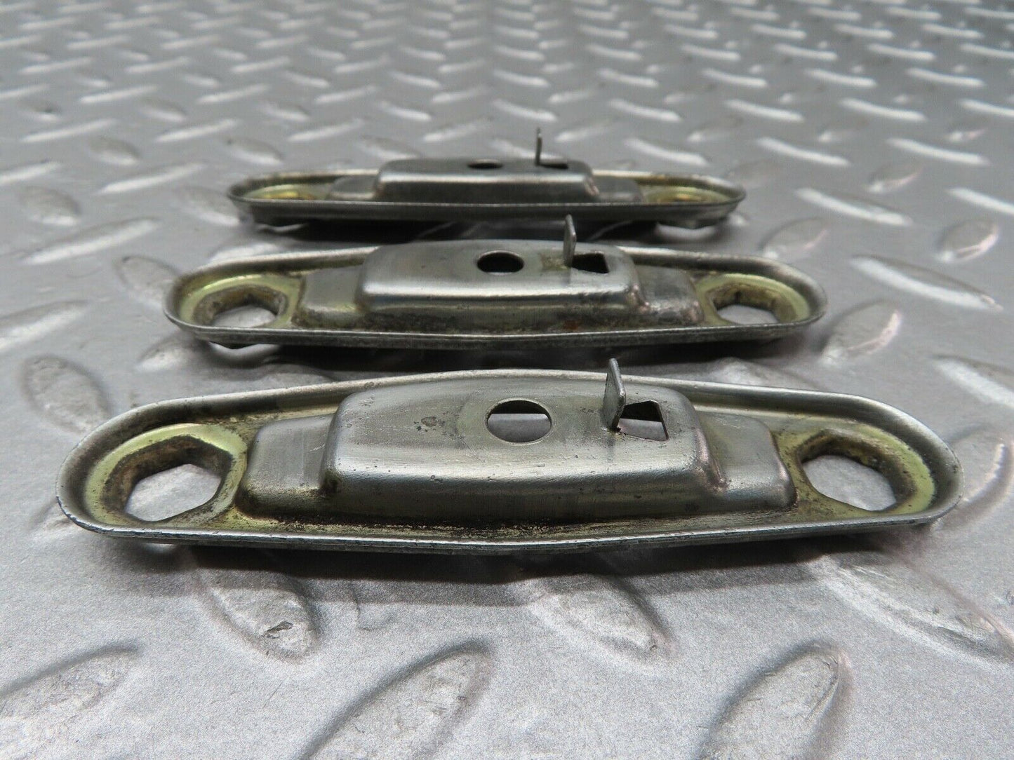 16951 Mercedes-Benz C123 280CE Coupe Fuel Injector Bracket 3pcs