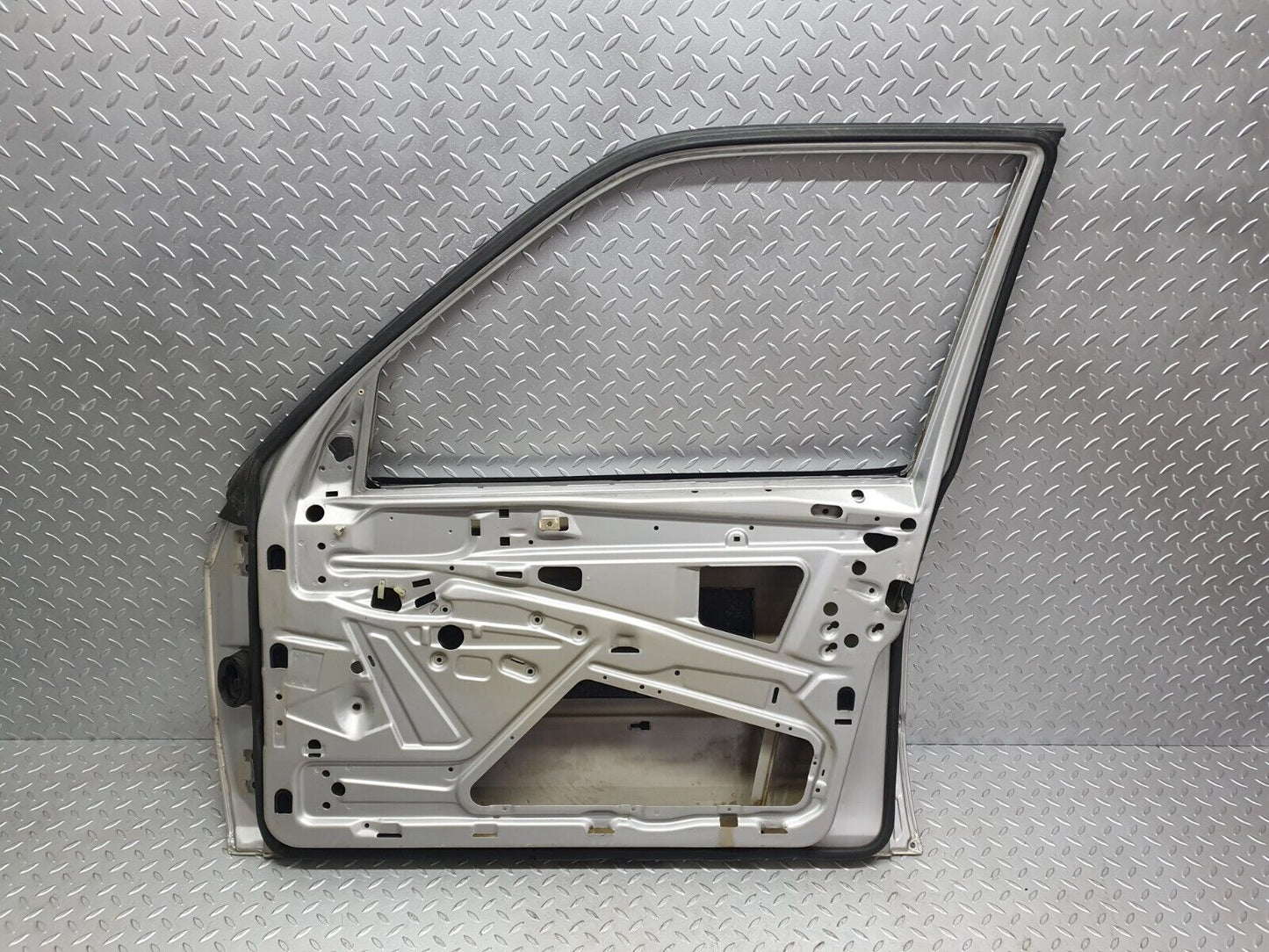 42969 Mercedes-Benz W201 190 Front Right Door