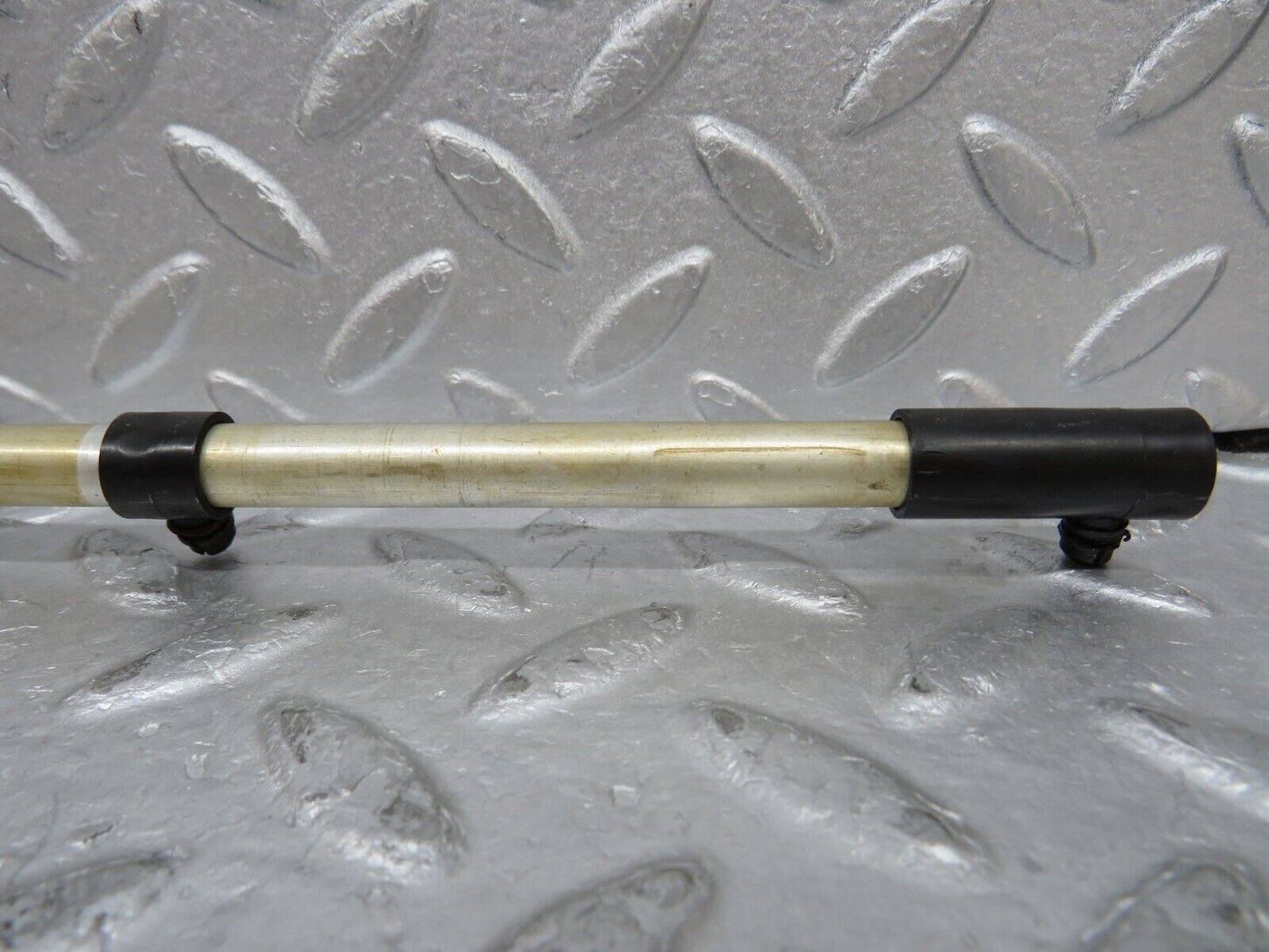 37140 Mercedes-Benz C126 420SEC Coupe Camshaft Oil Tube