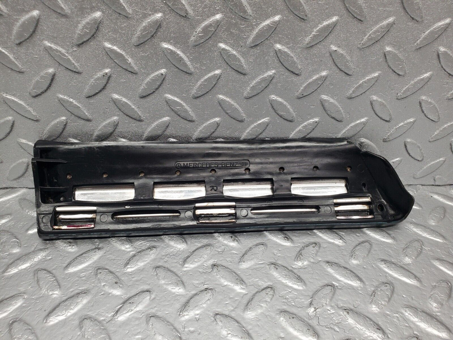 46422 Mercedes-Benz C123 280CE Coupe Front Right Fender Wing Lower Moulding Trim