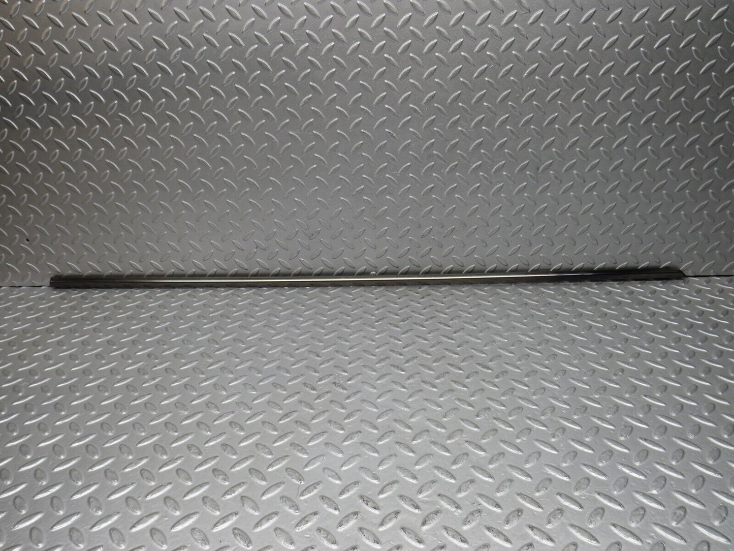 37890 Mercedes-Benz A124 320E Cabriolet Right Door Moulding Trim