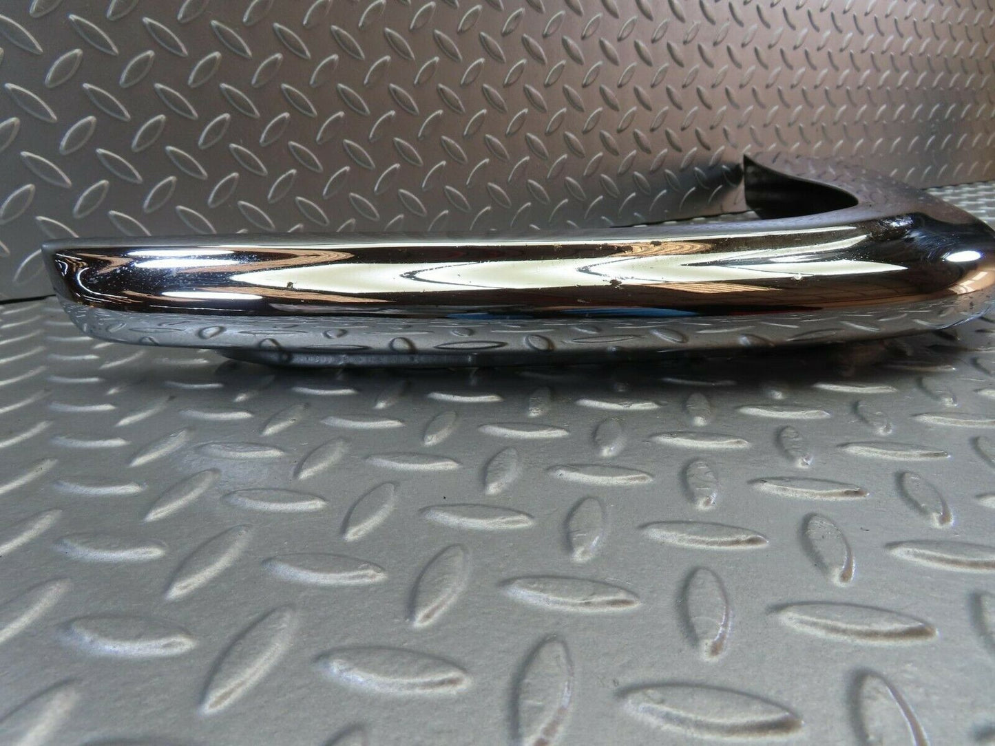 10607 Mercedes-Benz W108 Front Right Upper Bumper Corner