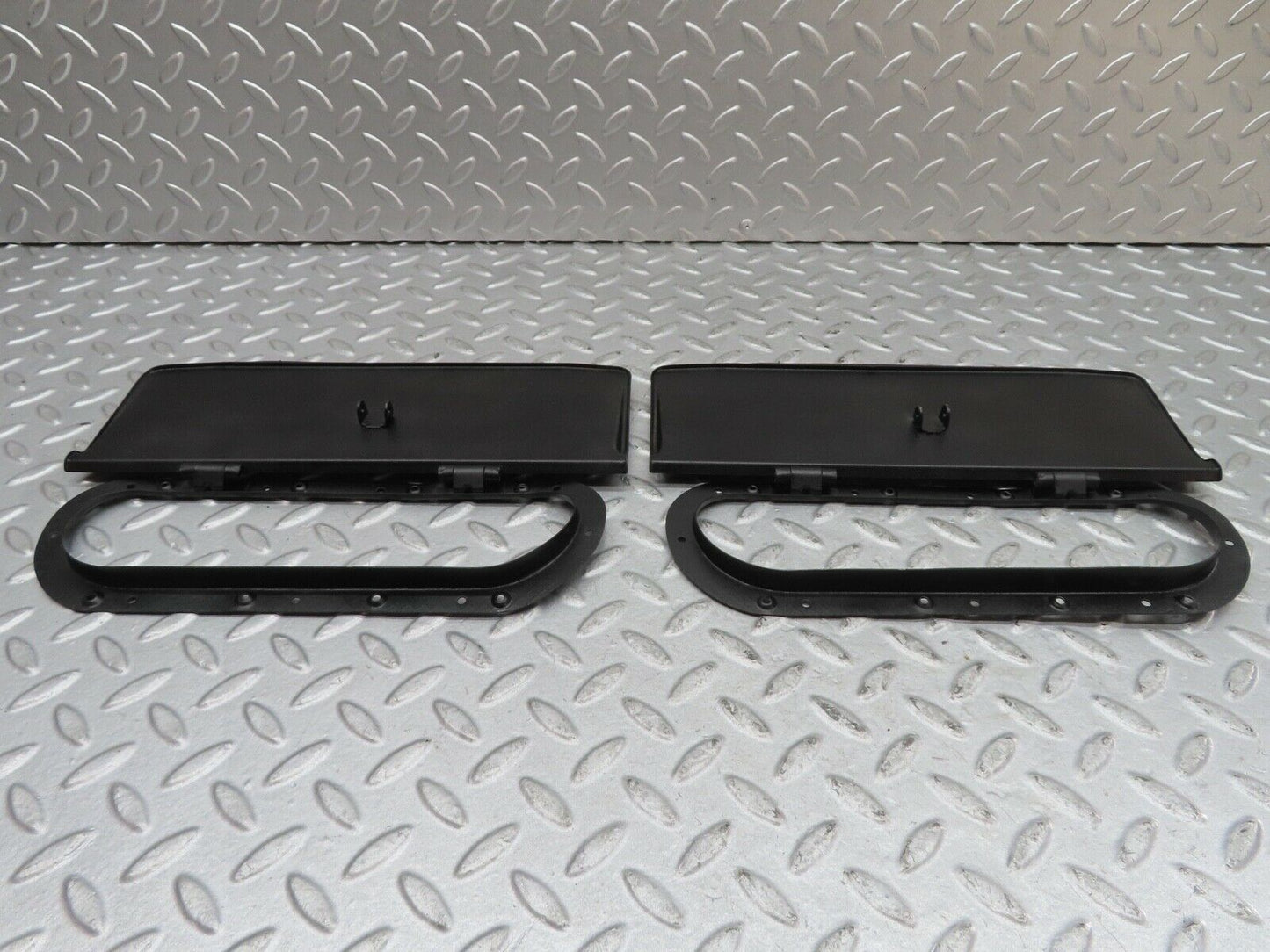 16806 Mercedes-Benz C107 380SLC Air Vent Door