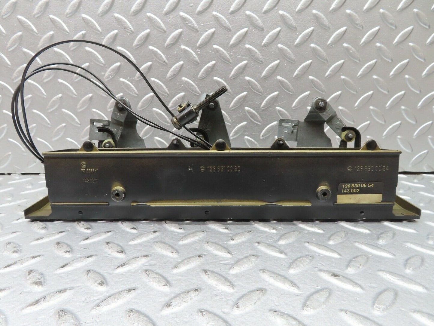 21667 Mercedes-Benz W126 300SE Dashboard Centre Air Vent 1268310030