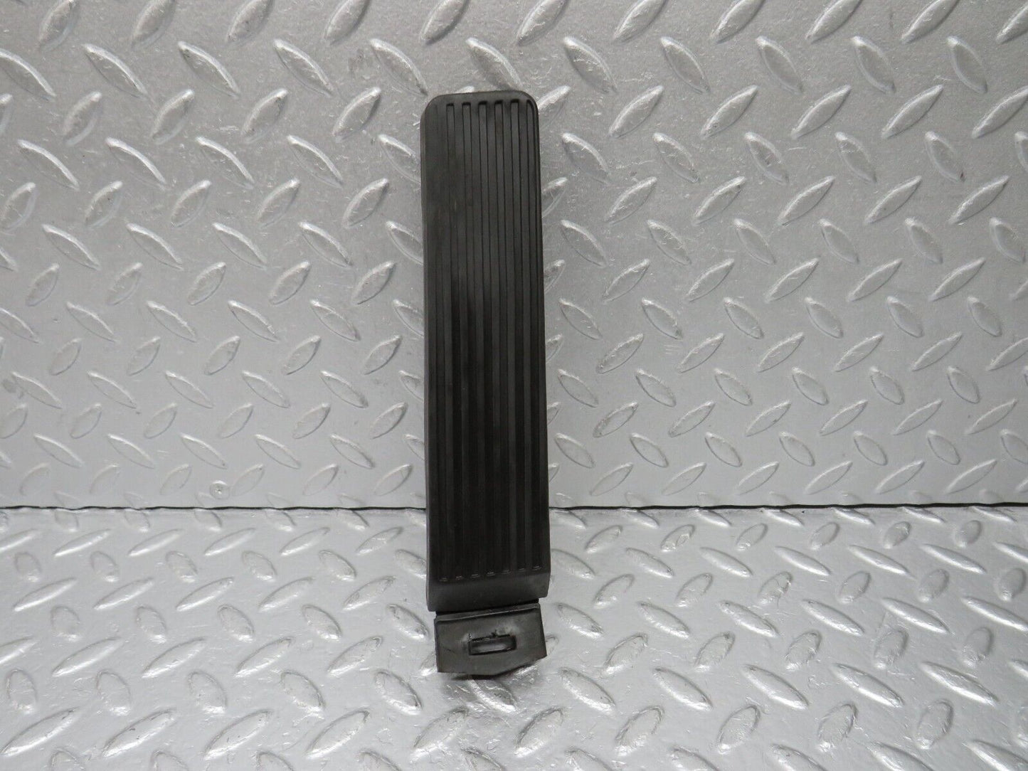 39146 Mercedes-Benz R107 500SL Coupe Accelerator Pedal With Rubber 1233010082