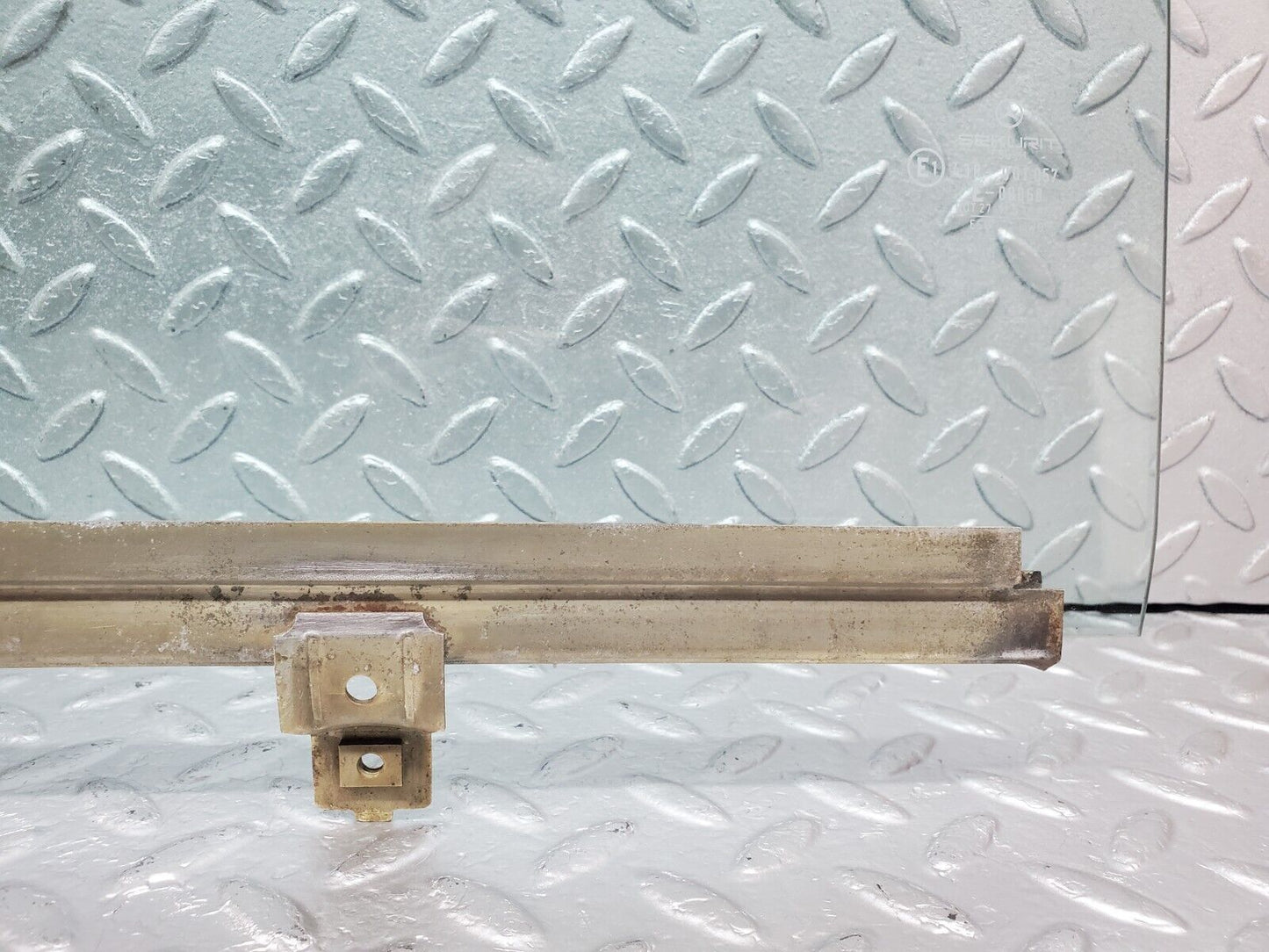 44367 Mercedes-Benz W123 280E Rear Left Door Window Glass