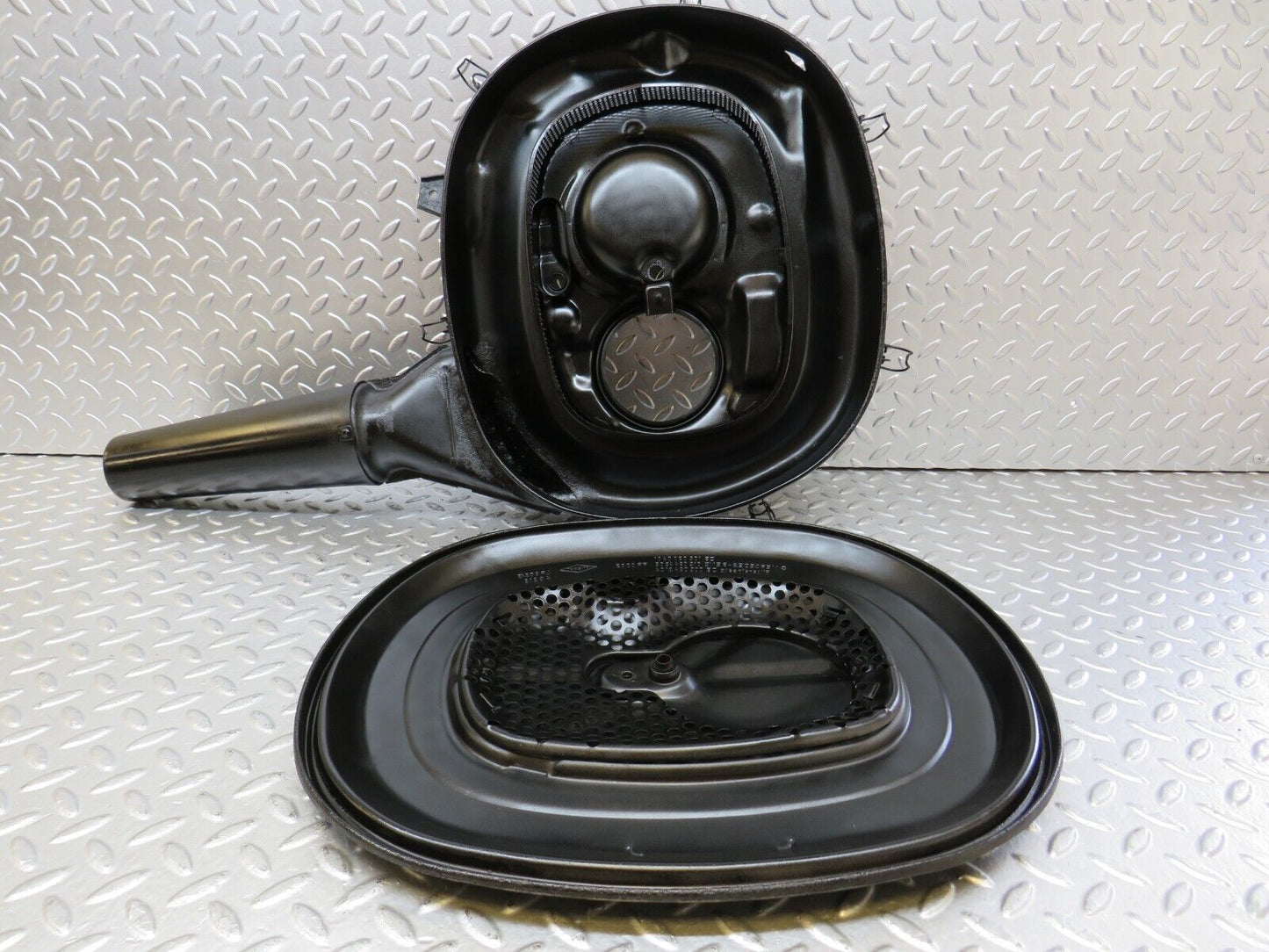 26647 Mercedes-Benz W123 230E Air Filter Box Housing 0120944202