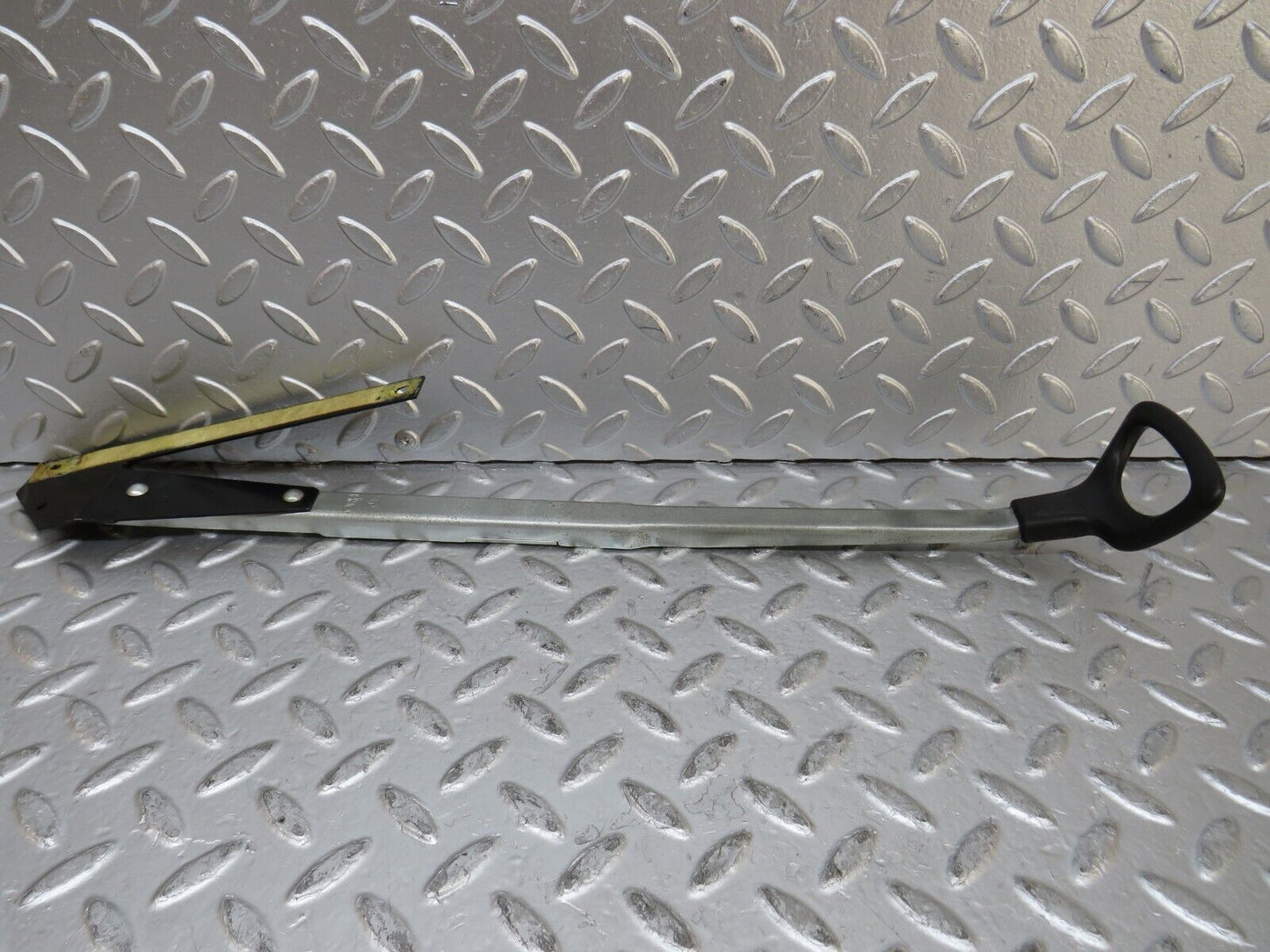 27062 Mercedes-Benz W123 280E Front Right Seat Side Sliding Adjust Handle