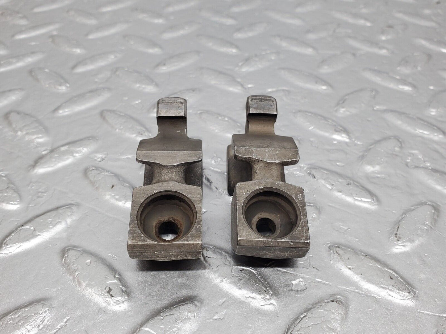 45476 Mercedes-Benz 280E M110.988 Valve Rocker Arm With Retaining Spring