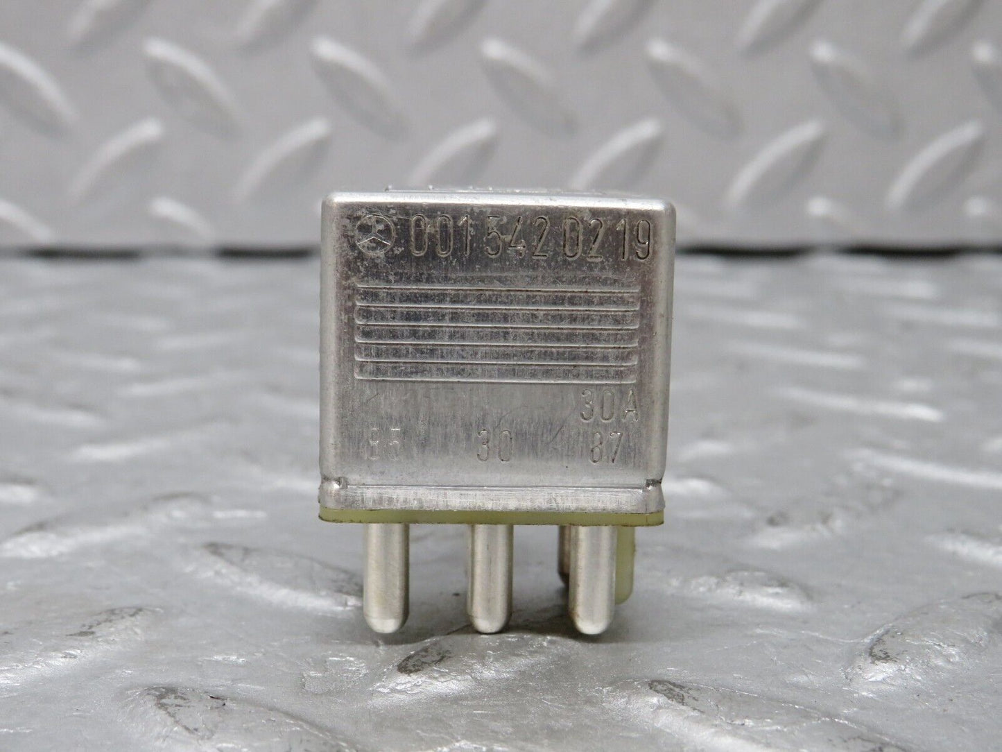 36707 Mercedes-Benz W201 190E Multi Purpose Relay 0015420219