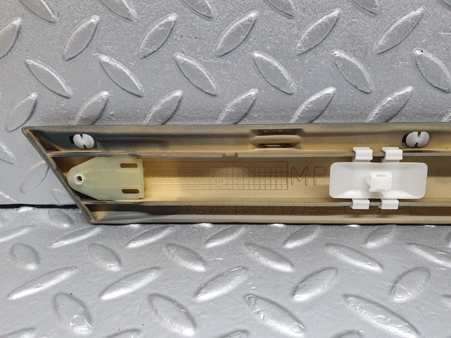 41807 Mercedes-Benz W202 C200 Rear Left Door Centre Moulding Trim 2026909762