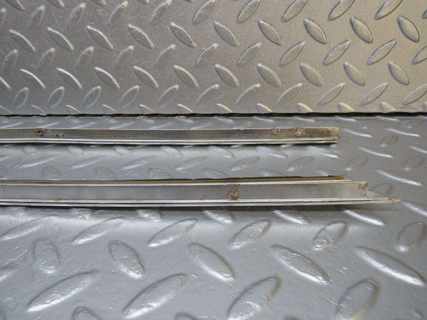 40263 Mercedes-Benz R107 Front Windscreen Chrome Frame