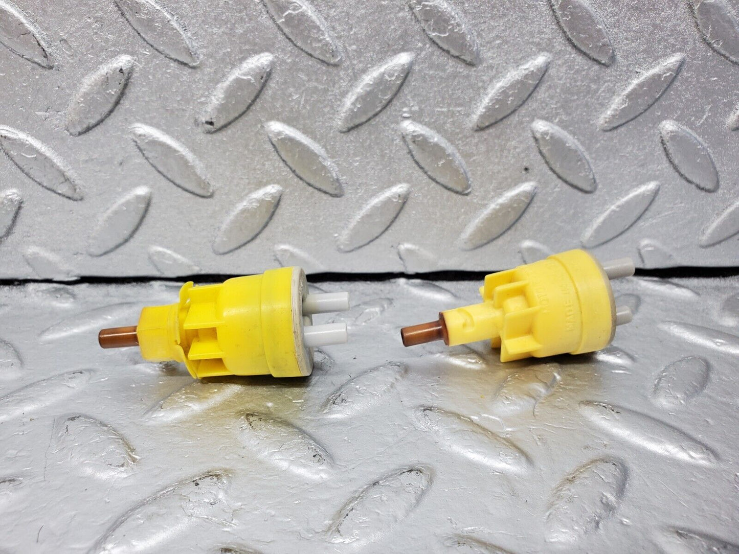 45594 Mercedes-Benz W126 420SE Vacuum Check Valve 2x 1268000078