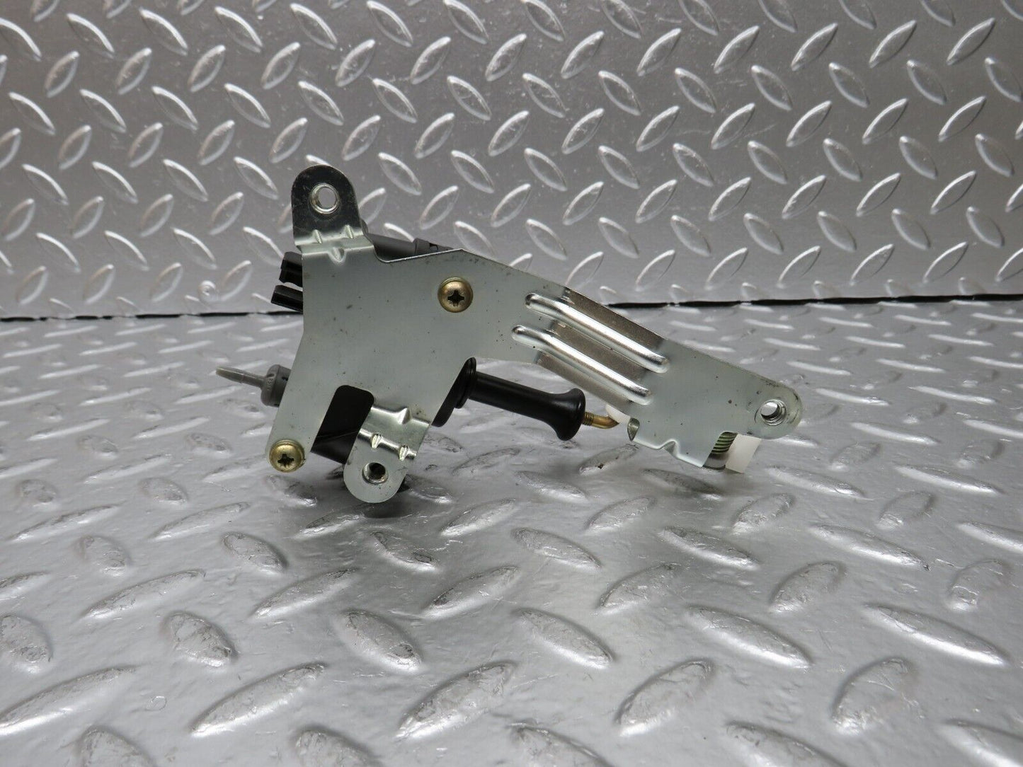 24933 Mercedes-Benz W140 S320 Trunk Lock Vacuum Actuator