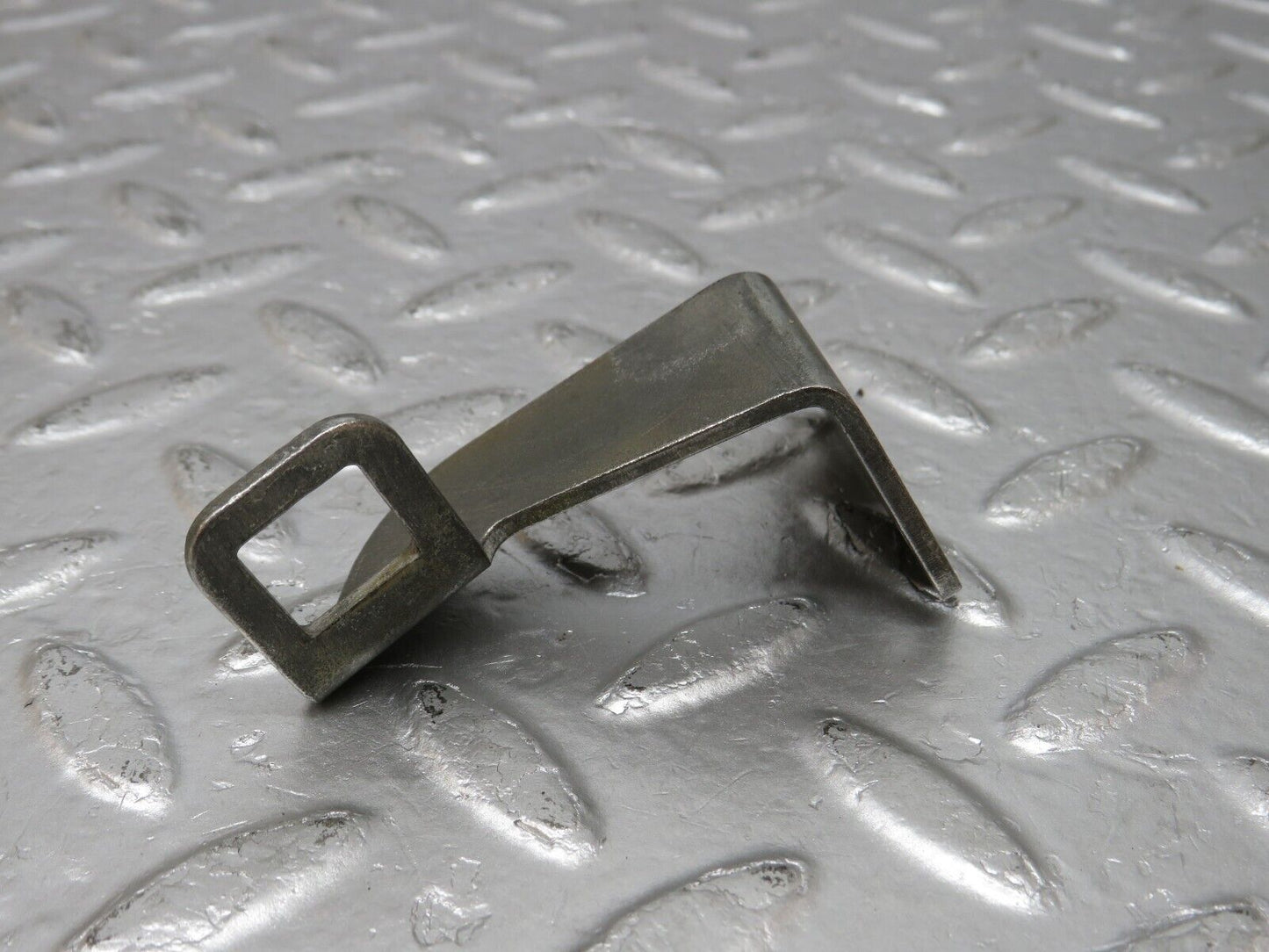 34189 Mercedes-Benz W124 260E Accelerator Cable Bracket Holder
