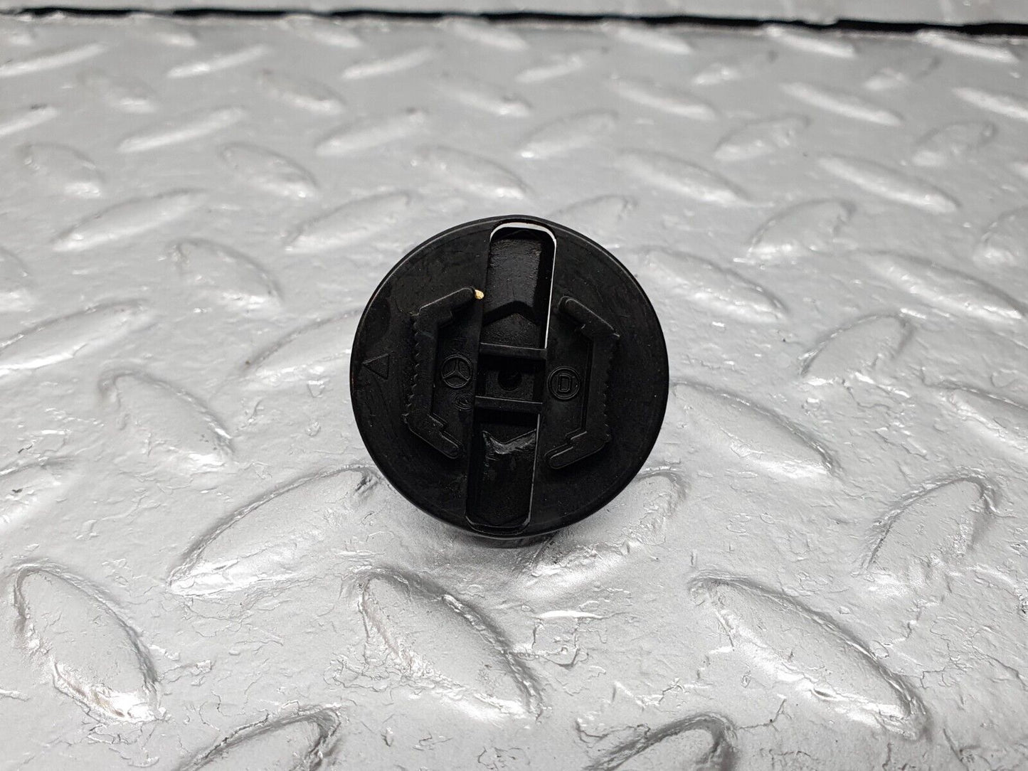41689 Mercedes-Benz W124 200E Radiator Fan Shroud Holder