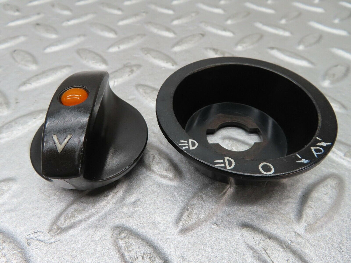 17609 Mercedes-Benz W116 450SEL Headlight Switch Black Collar And Knob