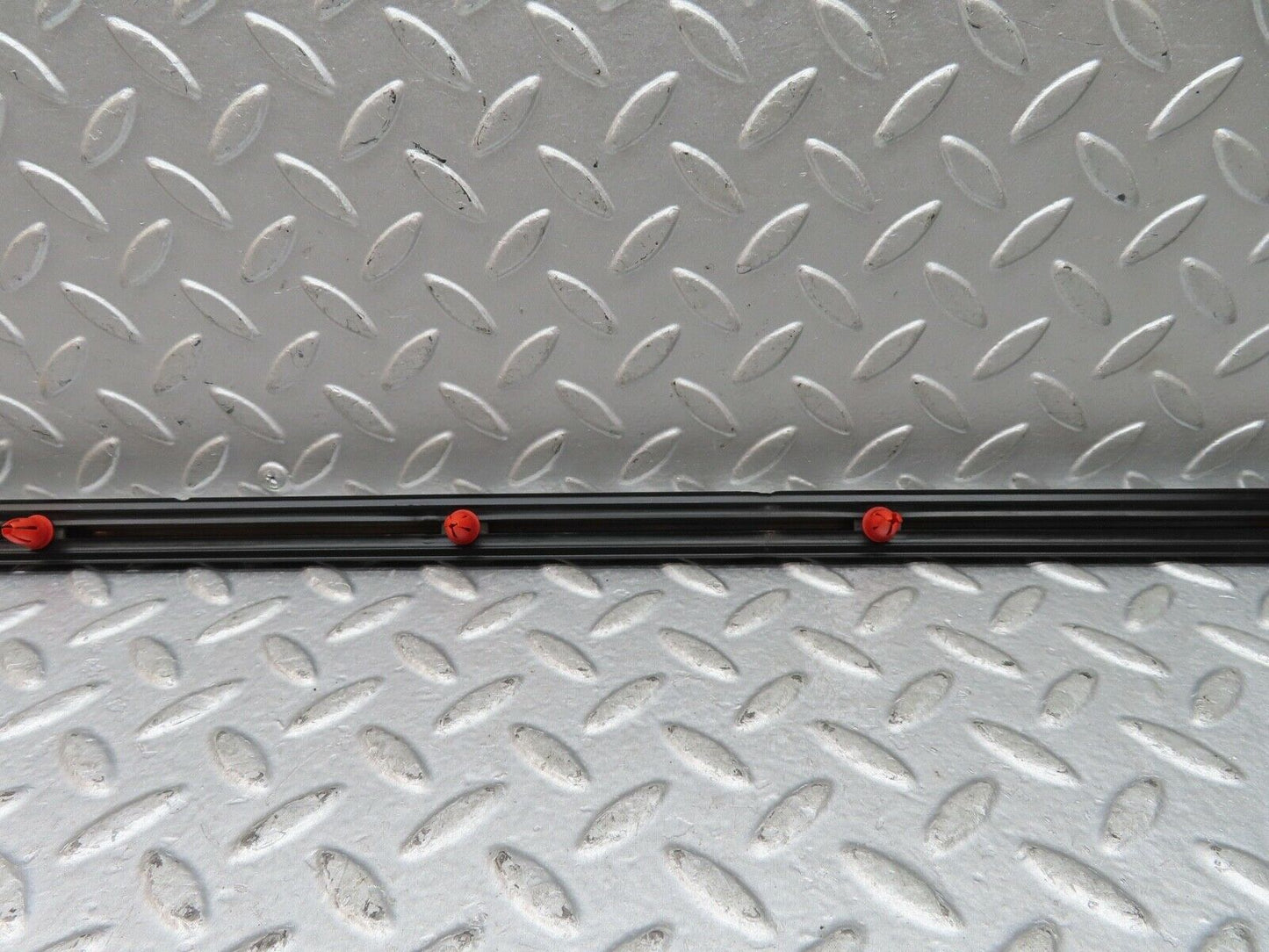 19063 Mercedes-Benz W123 300D Rear Right Door Centre Moulding Trim