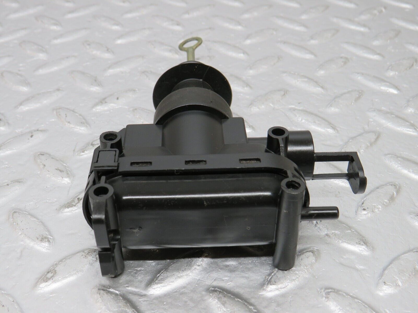 33647 Mercedes-Benz W201 190E 2.0L Door Lock Vacuum Actuator Front Left