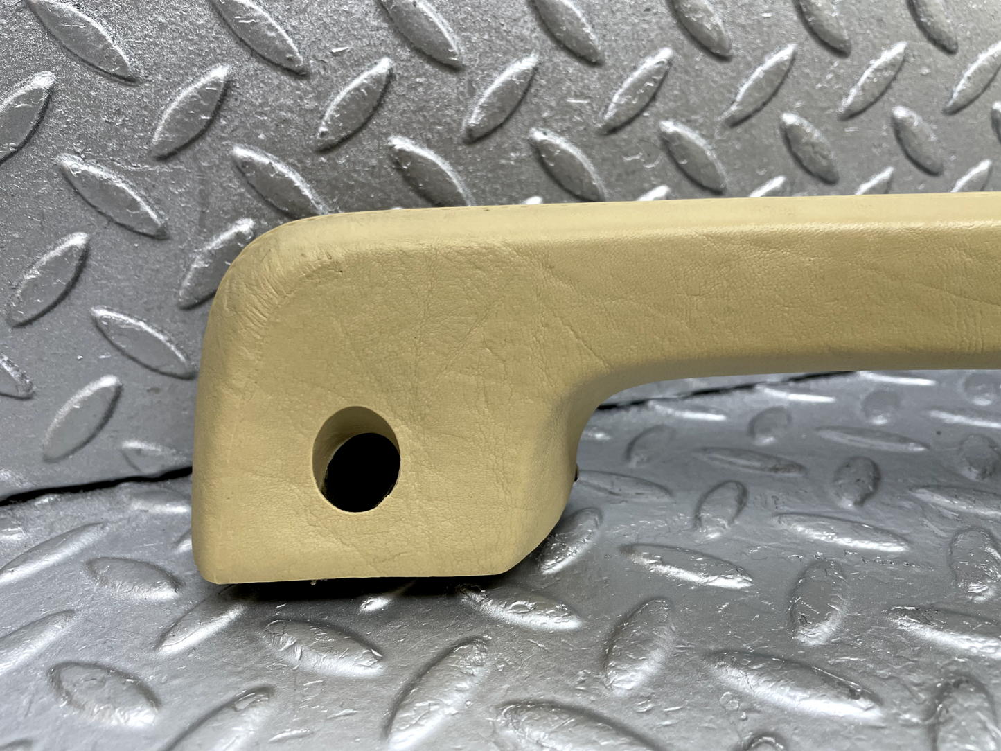 44261 Mercedes-Benz W123 280E Interior Door Handle Beige Left 1239701701
