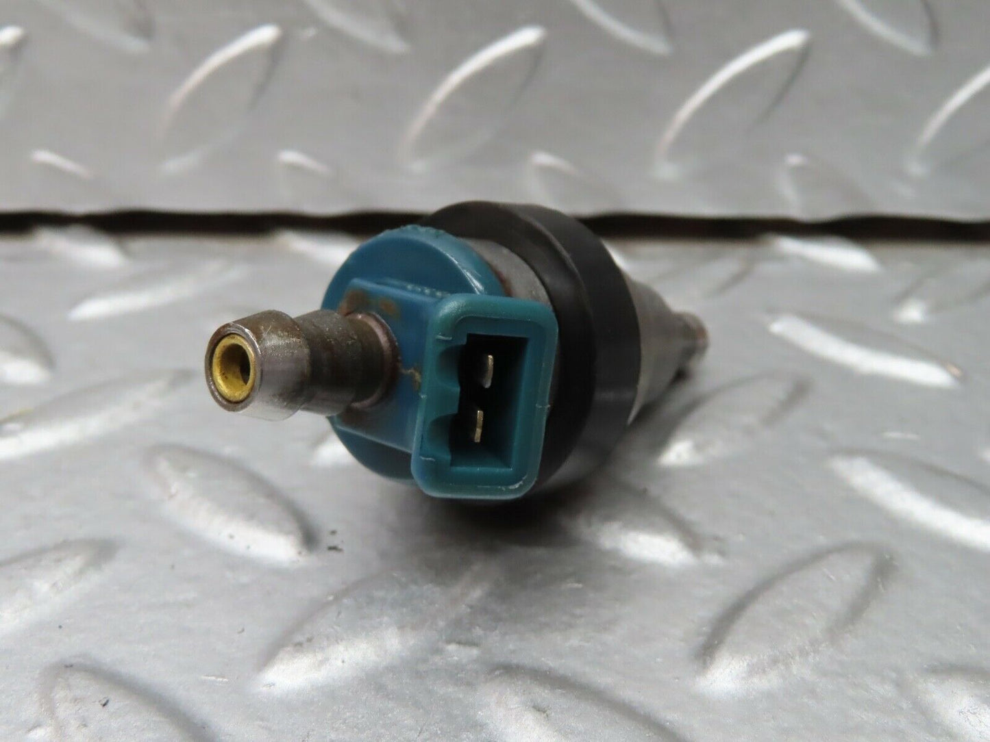 20690 Mercedes-Benz R107 450SL Fuel Injector Bosch 0280150036