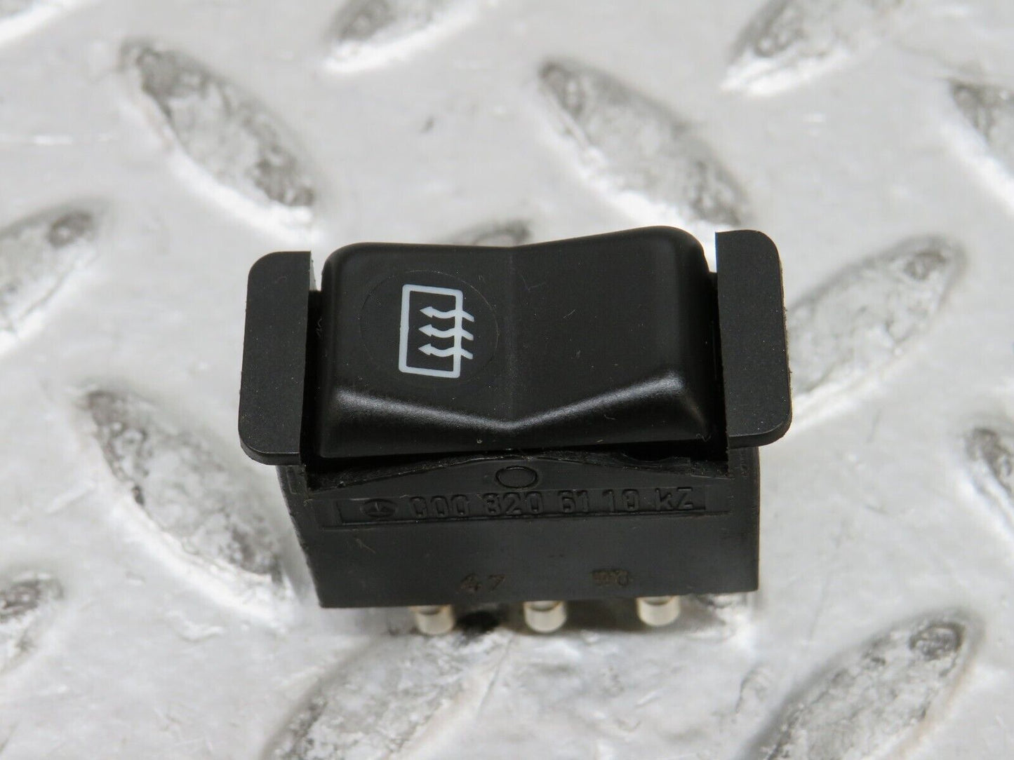 28491 Mercedes-Benz S123 240D Wagon Rear Heated Window Switch 0008206110