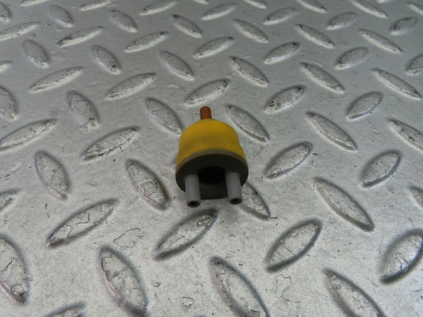 9738 Mercedes-Benz C123 280CE Coupe Vacuum Check Valve