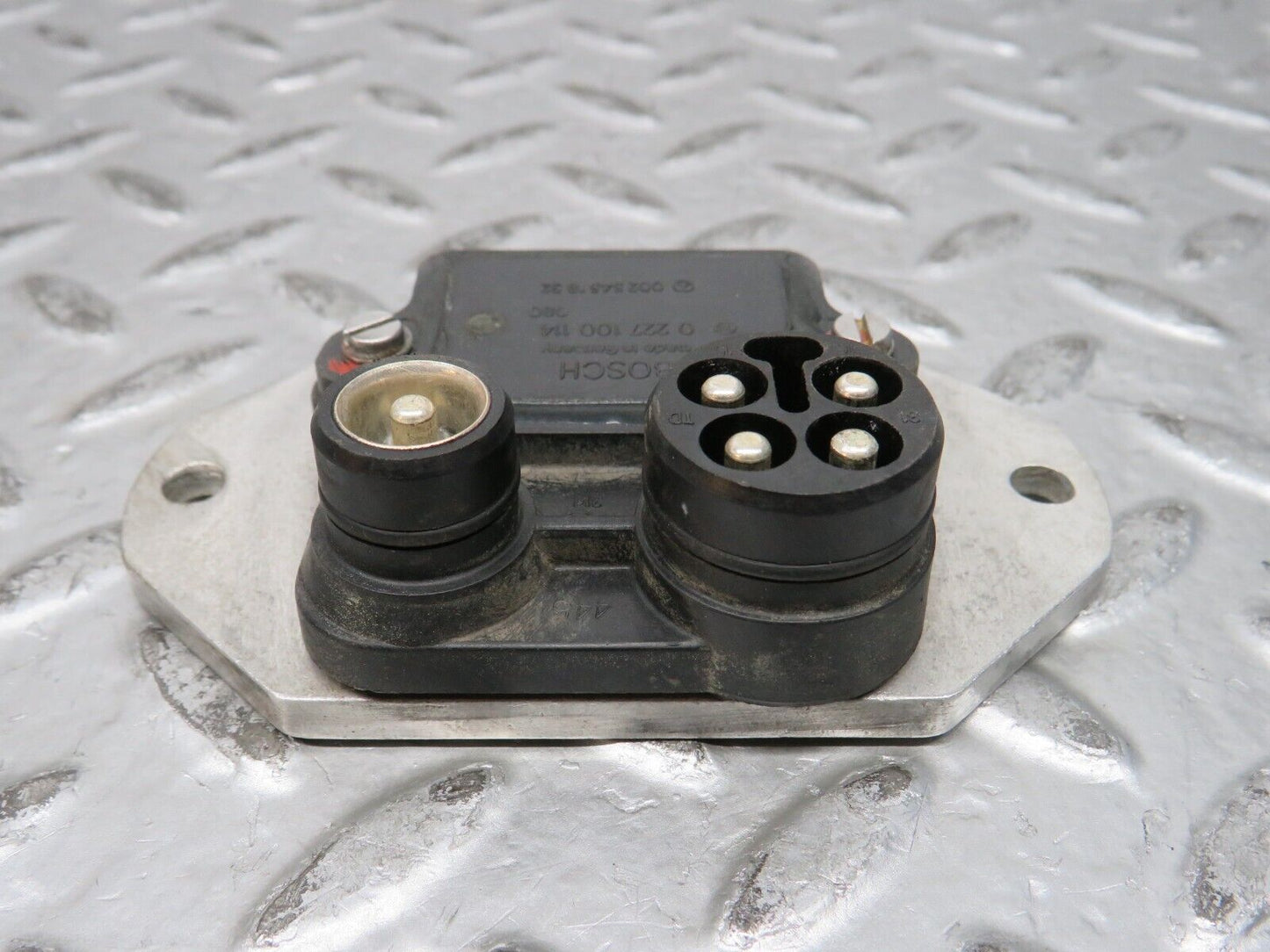 28613 Mercedes-Benz W123 230E Ignition Control Unit Bosch 0025451832