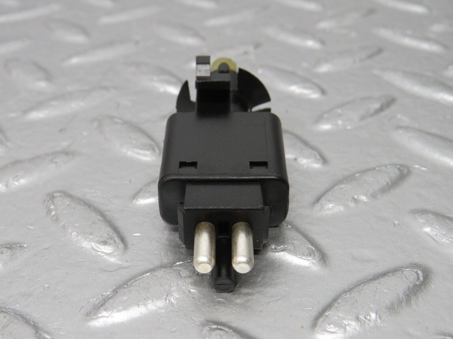 31325 Mercedes-Benz S124 220TE Wagon Brake Light Switch 0005457709