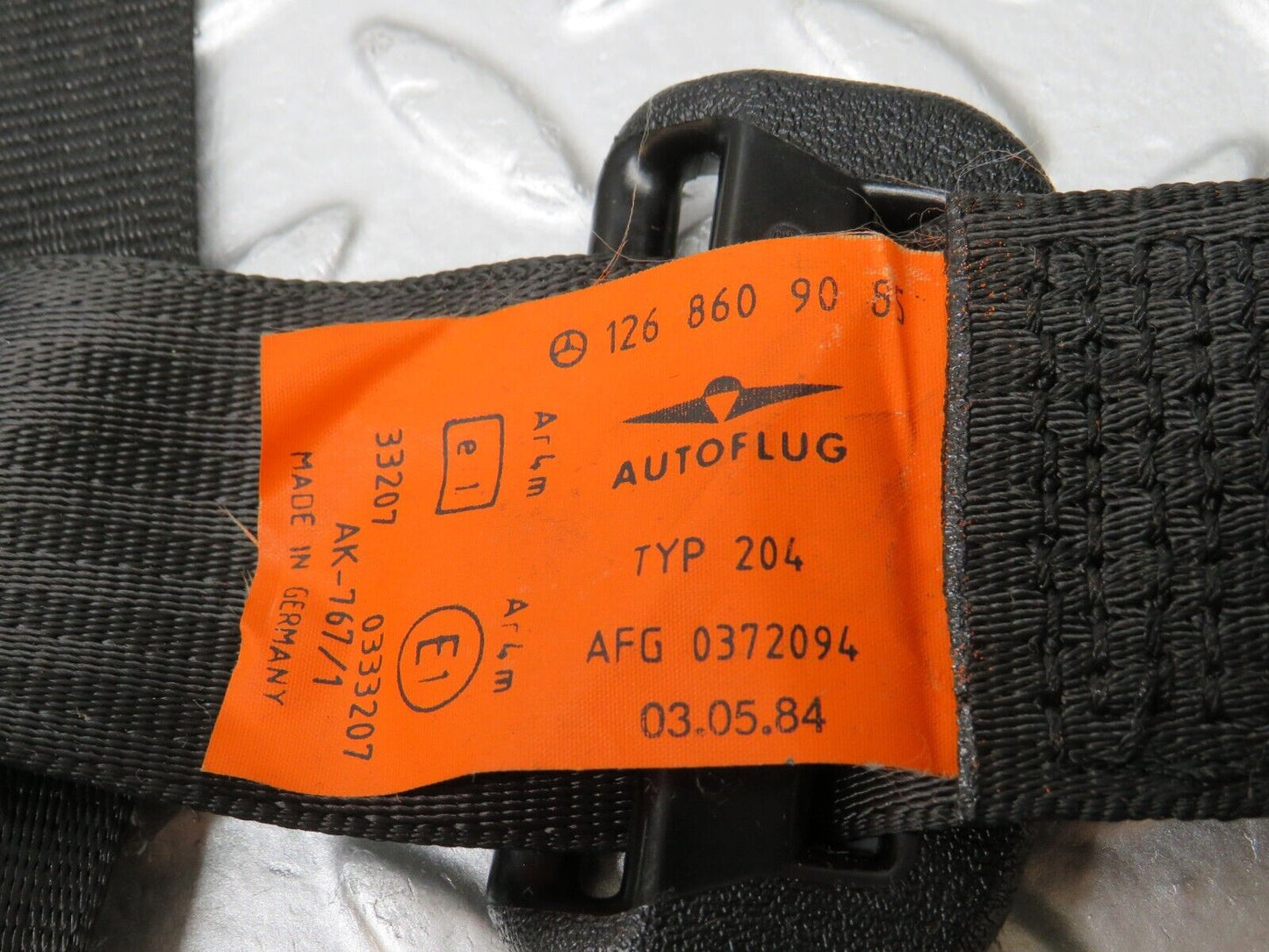 30940 Mercedes-Benz W201 190E Rear Seat Belt & Buckles 1268609085 2018601285