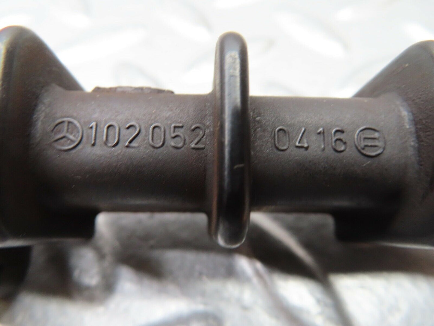 21316 Mercedes-Benz W123 230E Timing Chain Guide Rail 1020520416