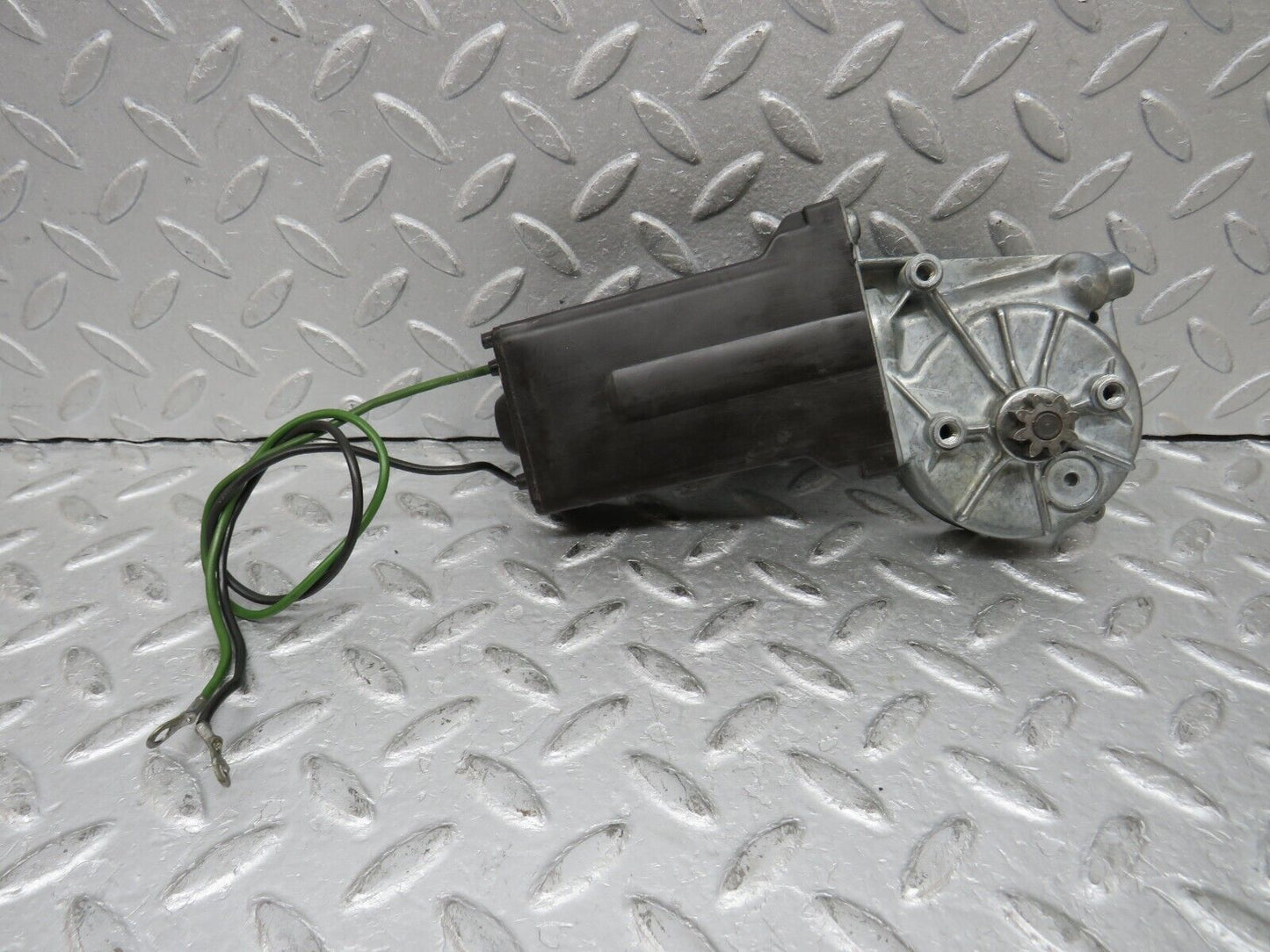 37417 Mercedes-Benz W109 300SEL Front Right Window Regulator Motor Bosch 0132001102