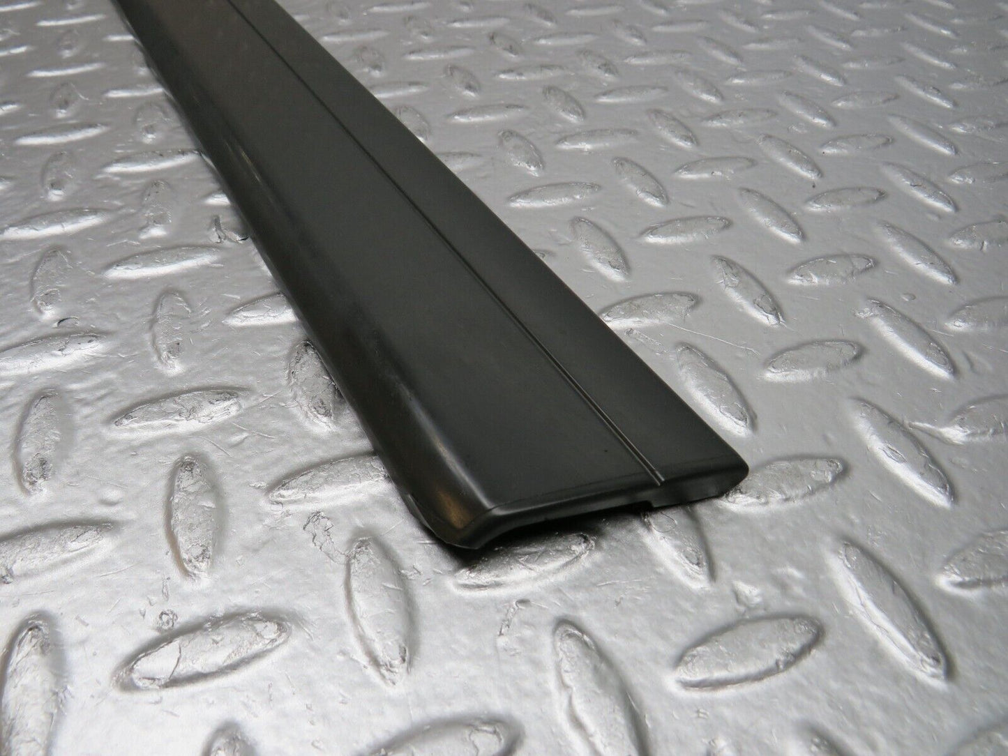 32305 Mercedes-Benz S124 300TE Wagon Rear Right Door Centre Moulding Trim